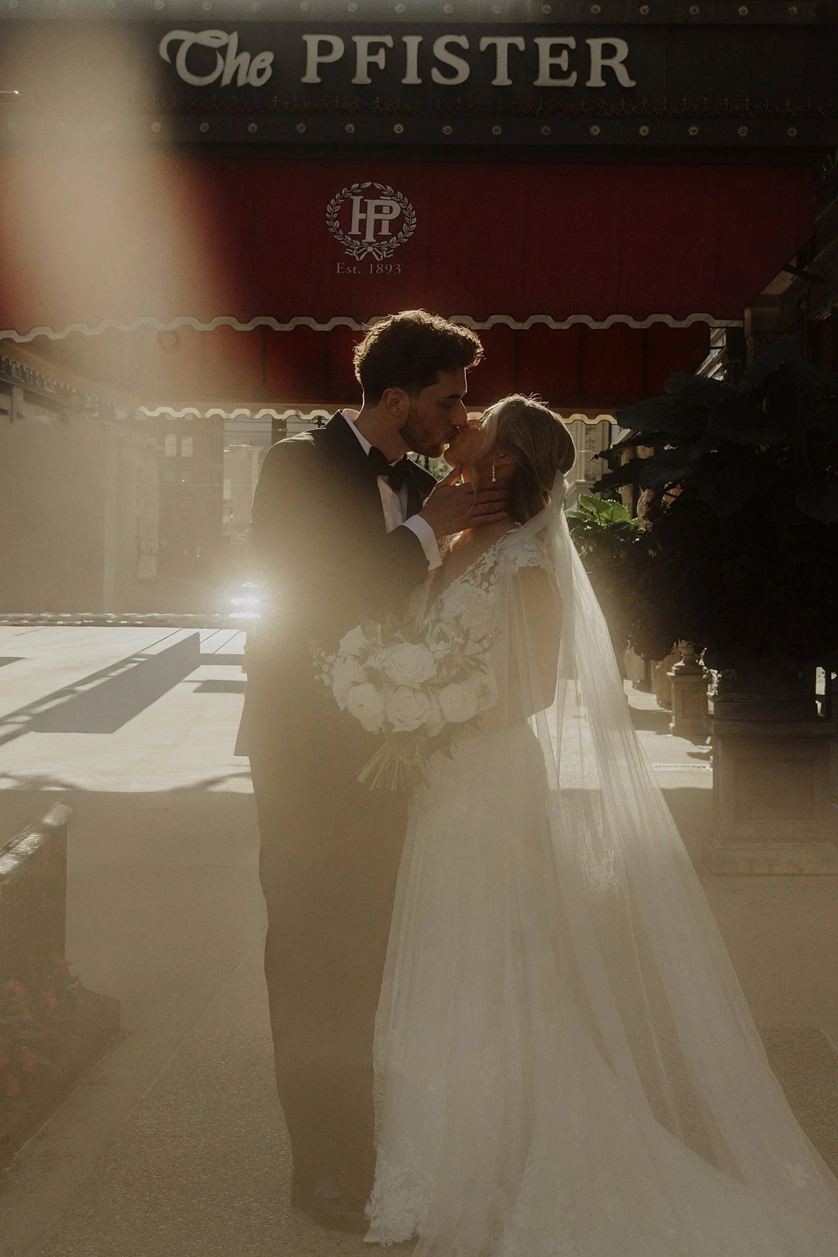 pfister-hotel-wedding-nikki-kate-photography- (55).jpg