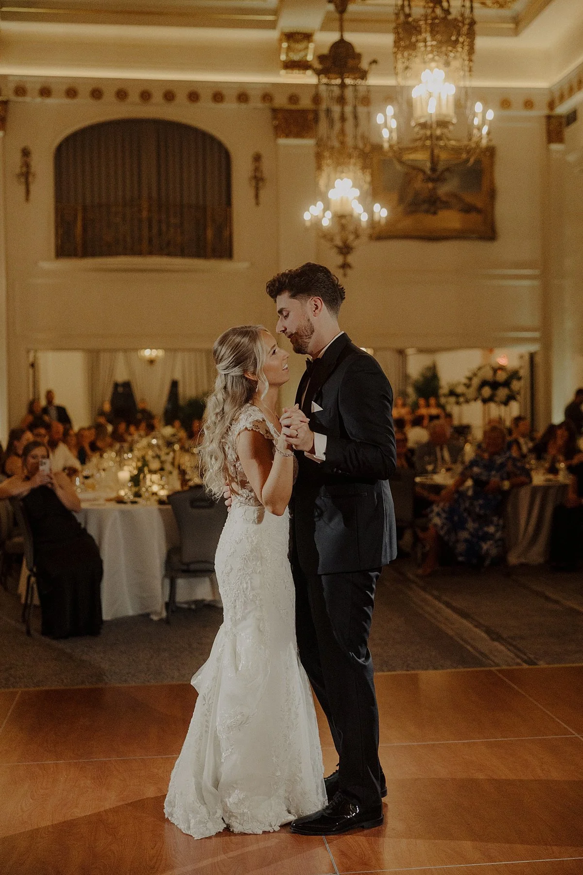 pfister-hotel-wedding-nikki-kate-photography- (66).jpg