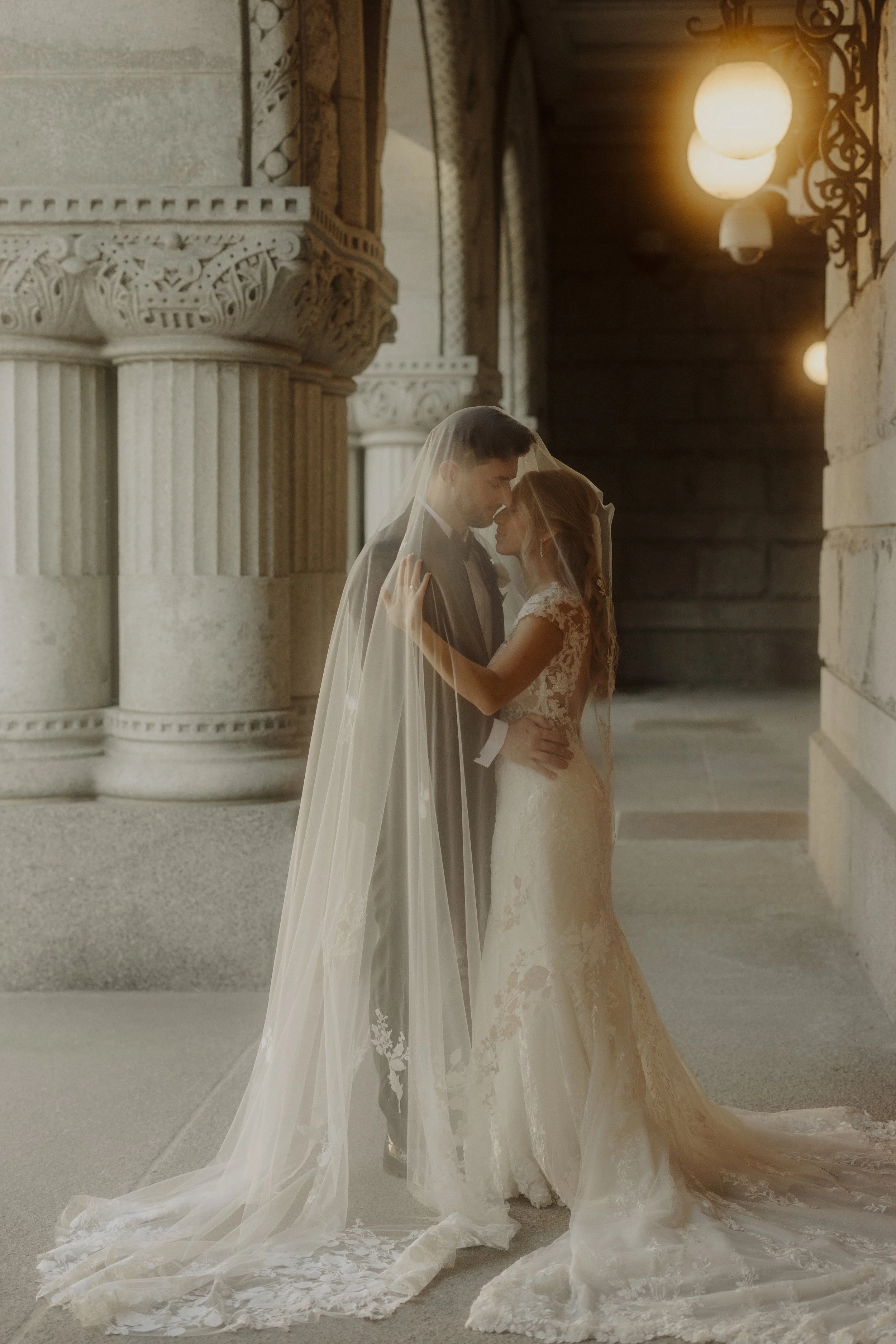 Elegant Pfister Hotel Wedding in Milwaukee
