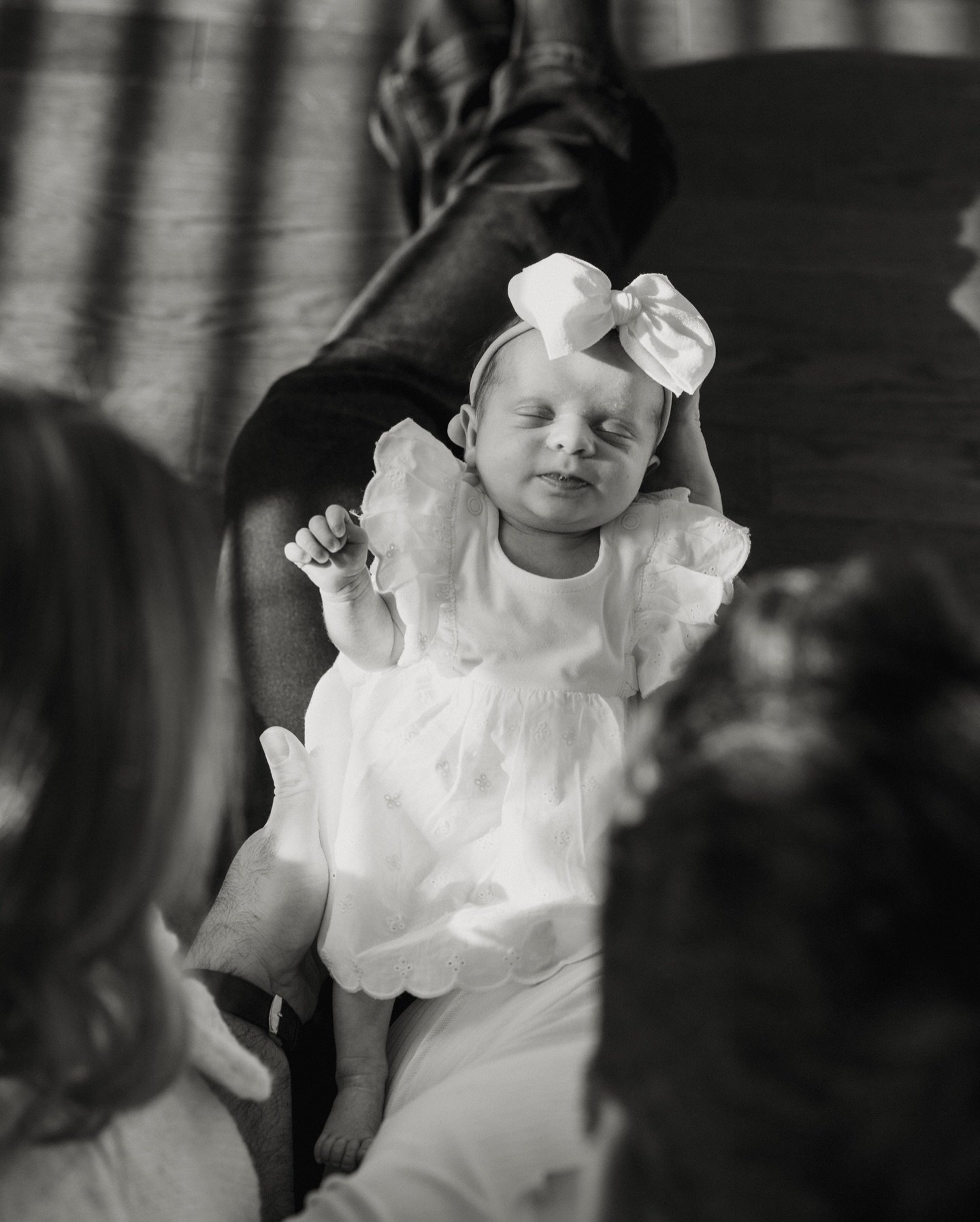 the most darling at home session for sweet, little Penelope 💕 her mom and dad are just in awe of her (how could you not be?! 🥰) and it was an honor to photograph 🥹