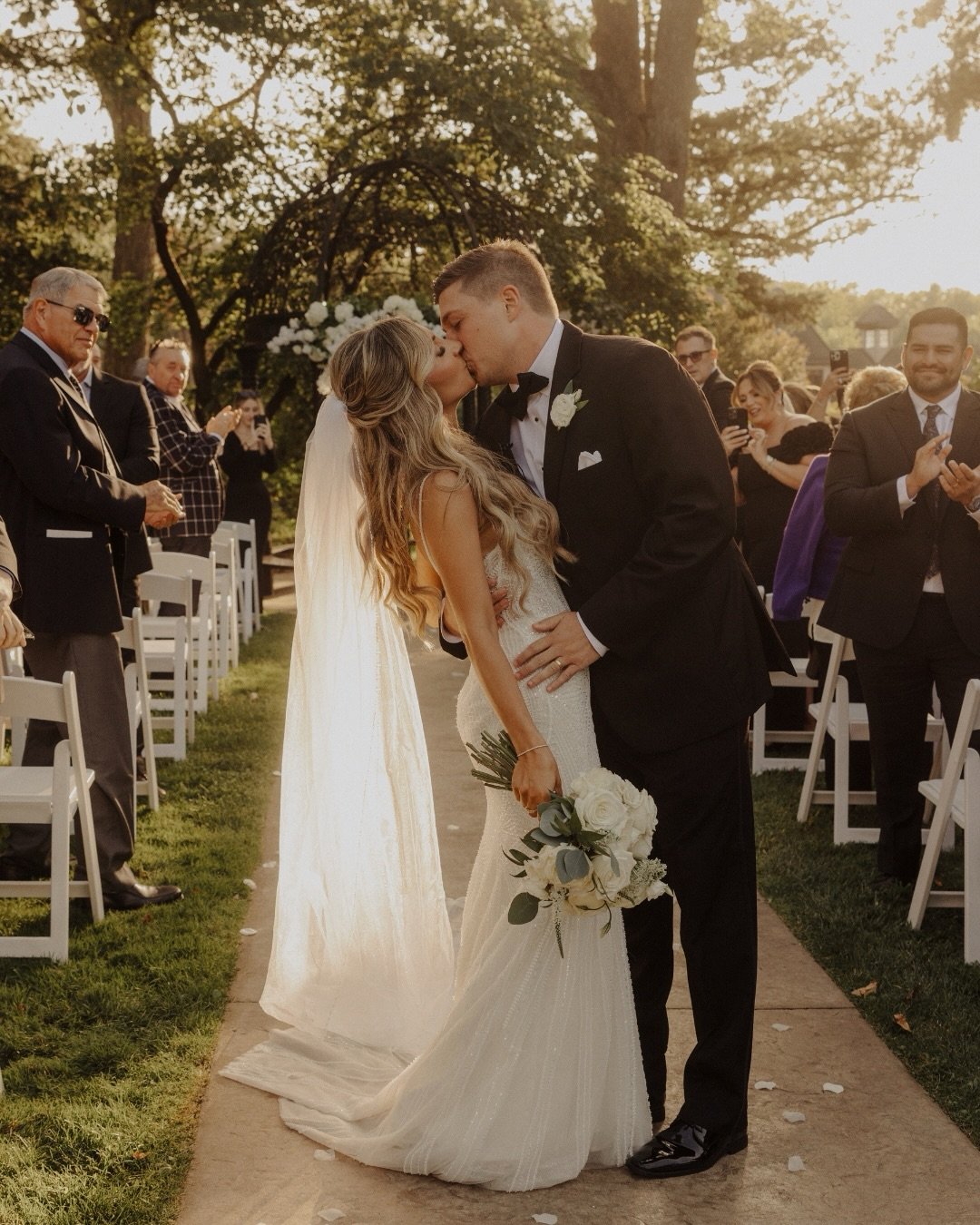 A woodsy, magical oasis tucked away from the outskirts of Chicago, @montebello.estate, was the most picturesque wedding venue to celebrate Shqipe and Connor. We embraced the beauty of their outdoor space for a breathtaking summer ceremony, decorated 