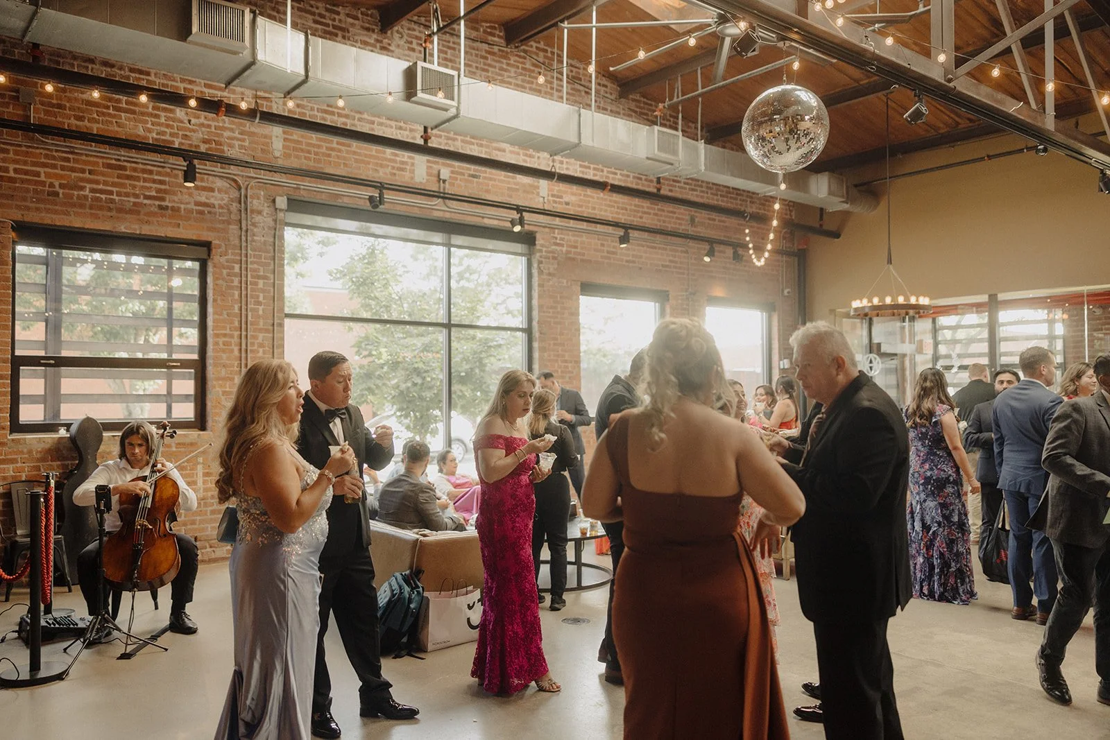 ovation-chicago-wedding-nikki-kate-photography- (2).jpg
