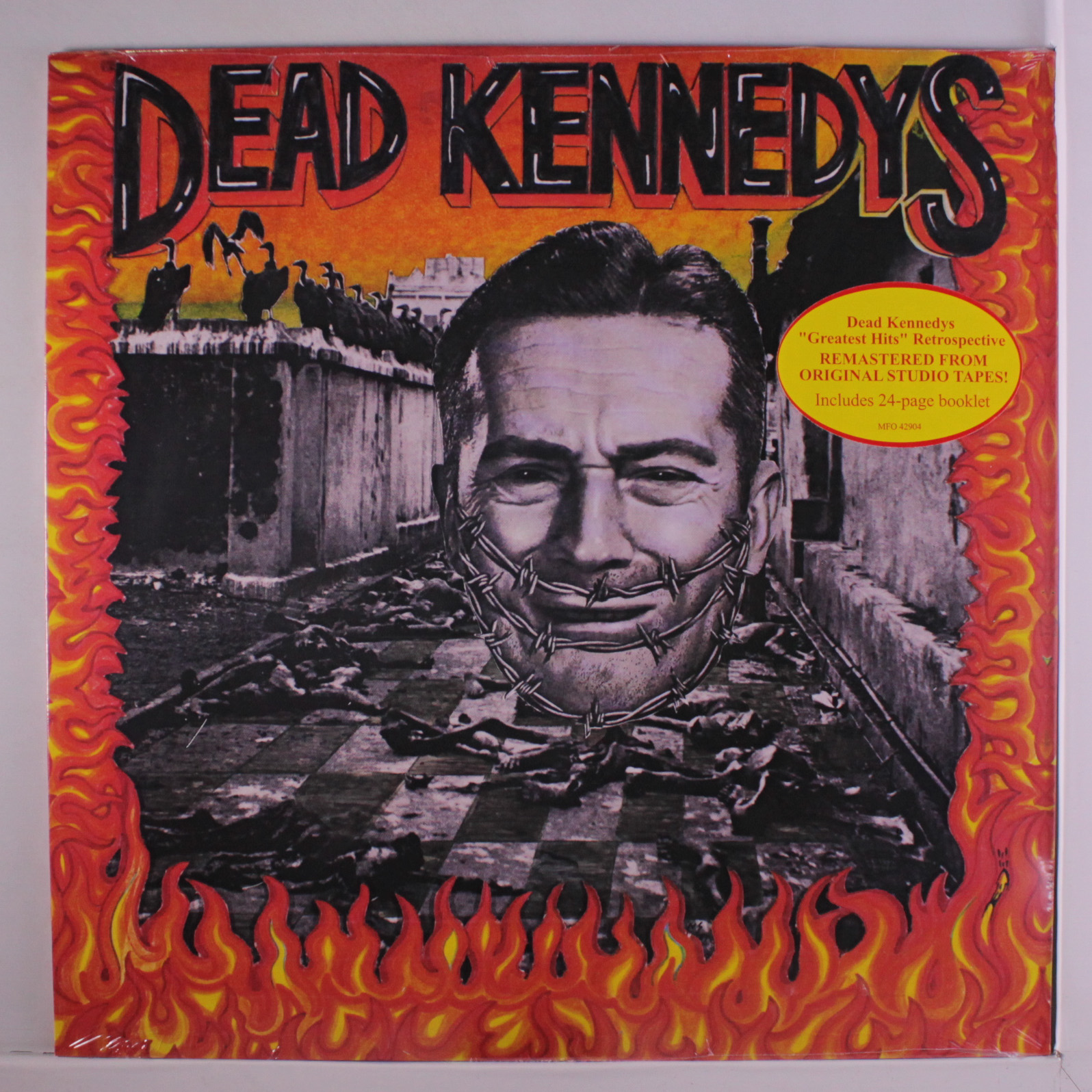  DEAD KENNEDY'S - GIVE ME CONVENIENCE OR GIVE ME DEATH $20 remastered from original tapes 24-page booklet @ 1987 Decay Music 