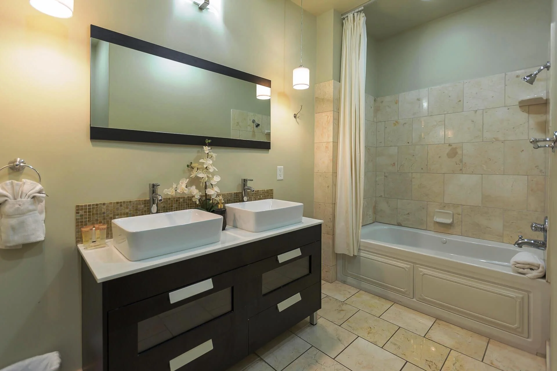 Deluxe hotel finishes ...