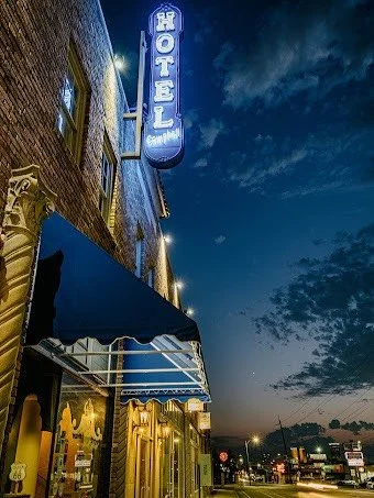 ✨ Staying in Tulsa for Expo fun? We&rsquo;ve got you covered on Route 66!

📍 Just minutes from the Expo Center:
🐎 100X Reining Classic | Aug 23&ndash;31
🛍 Tulsa Flea Market | Aug 24 &amp; 31
🔫 Oklahoma Gun Shows | Sept 6&ndash;7

Stay in style at