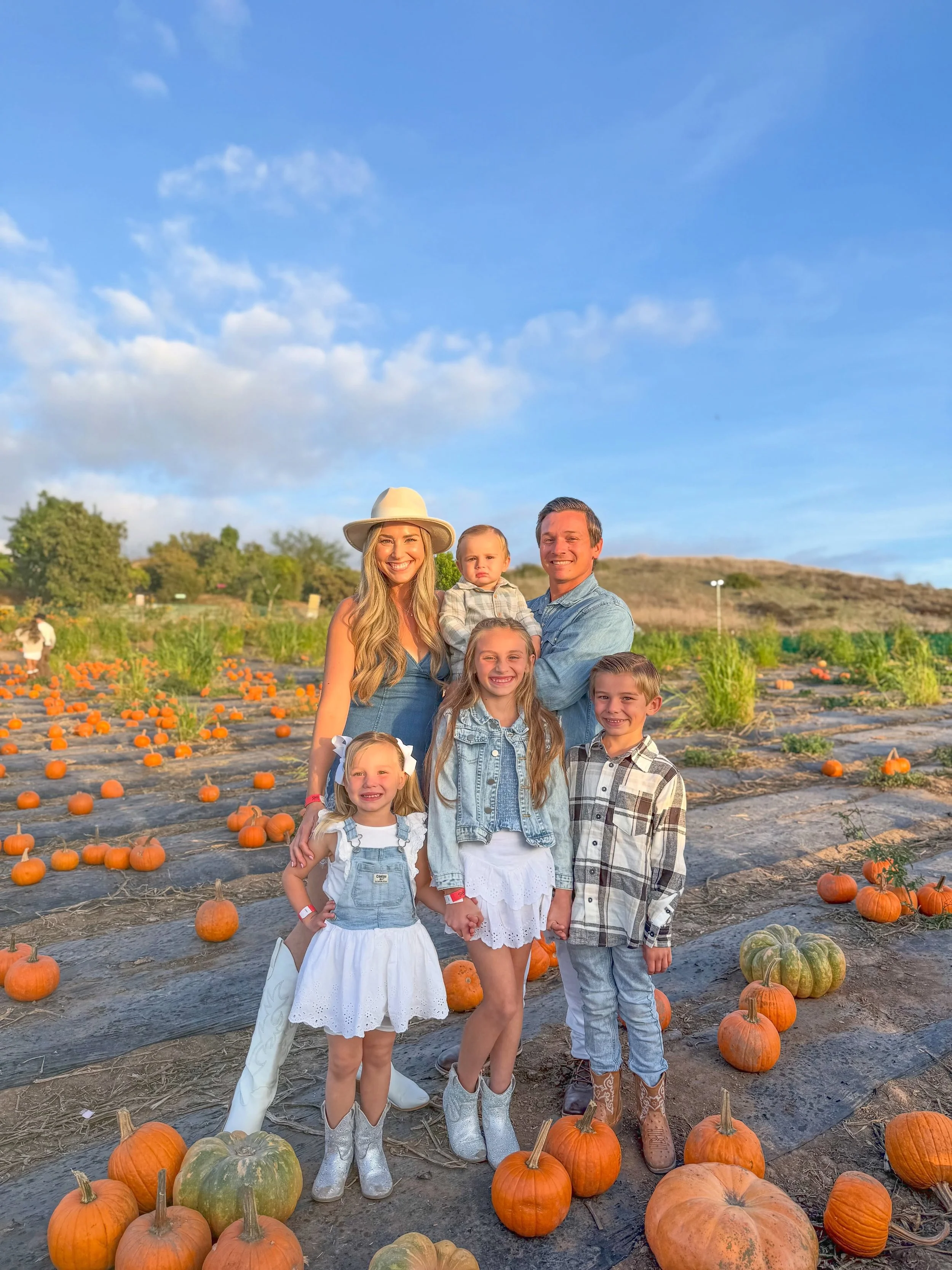 Last year, we skipped the pumpkin patch&hellip;

Life was busy, I was tired, and the thought of coordinating outfits, planning another outing, and begging four kids to look at the camera felt like more work than it was worth. 😂

I convinced myself I