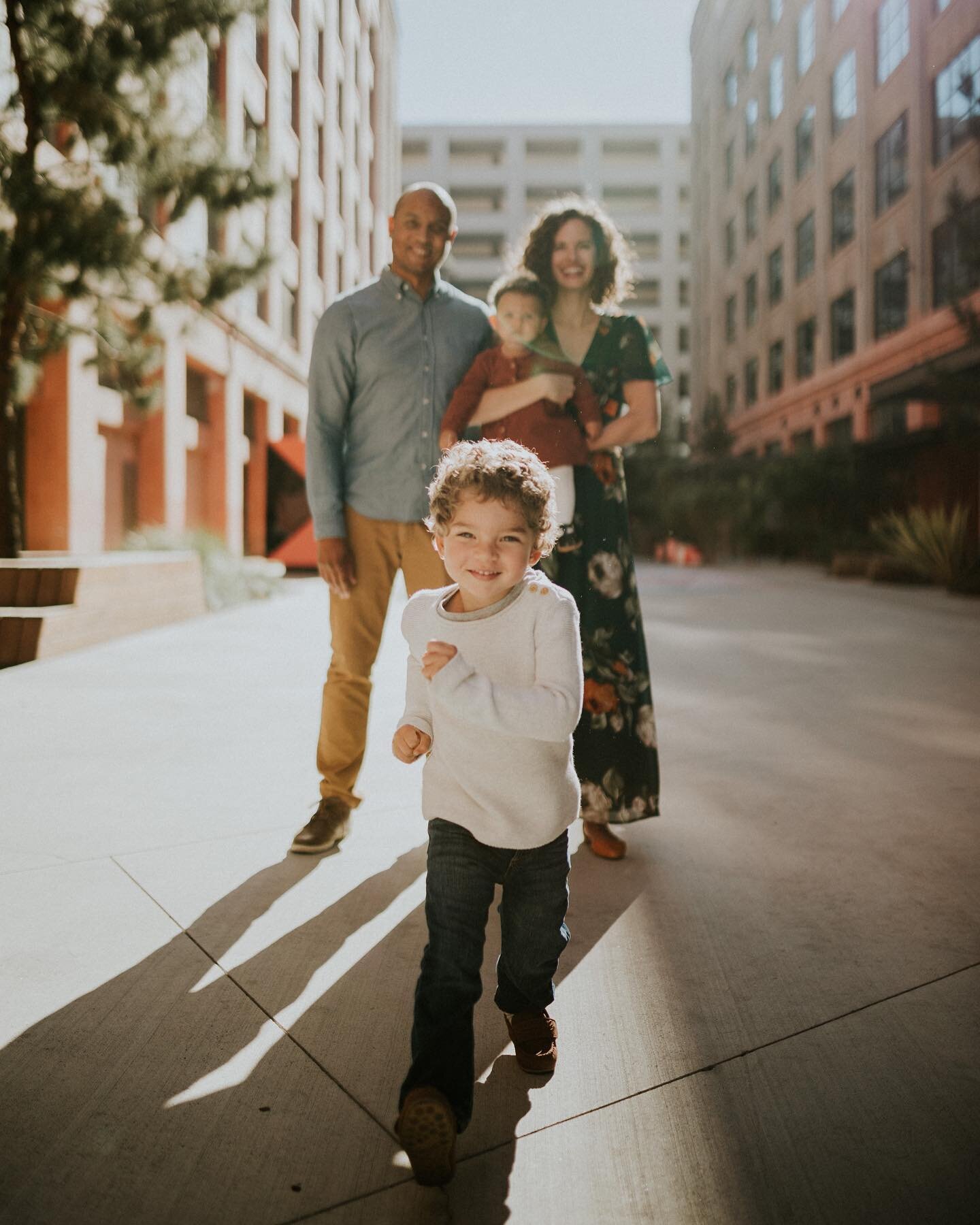 DAY 2 - The Row will be my forever favorite spot in the city to photograph. And these were some of my all-time favorite families to photograph. 🥲❤️