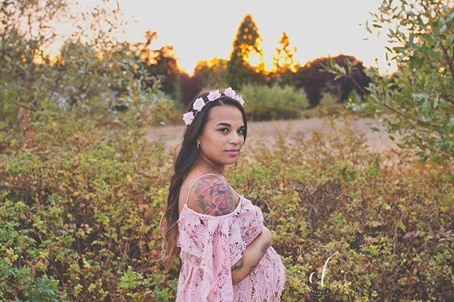 Beautiful maternity session this evening with this gorgeous mama-to-be! &bull;
&bull;
&bull;
&bull;
&bull;
&bull;
#portlandmaternityphotographer #babybump #expectingwomban #motherhood #pregnancy #maternity #motherhoodrising #maternitysession #materni