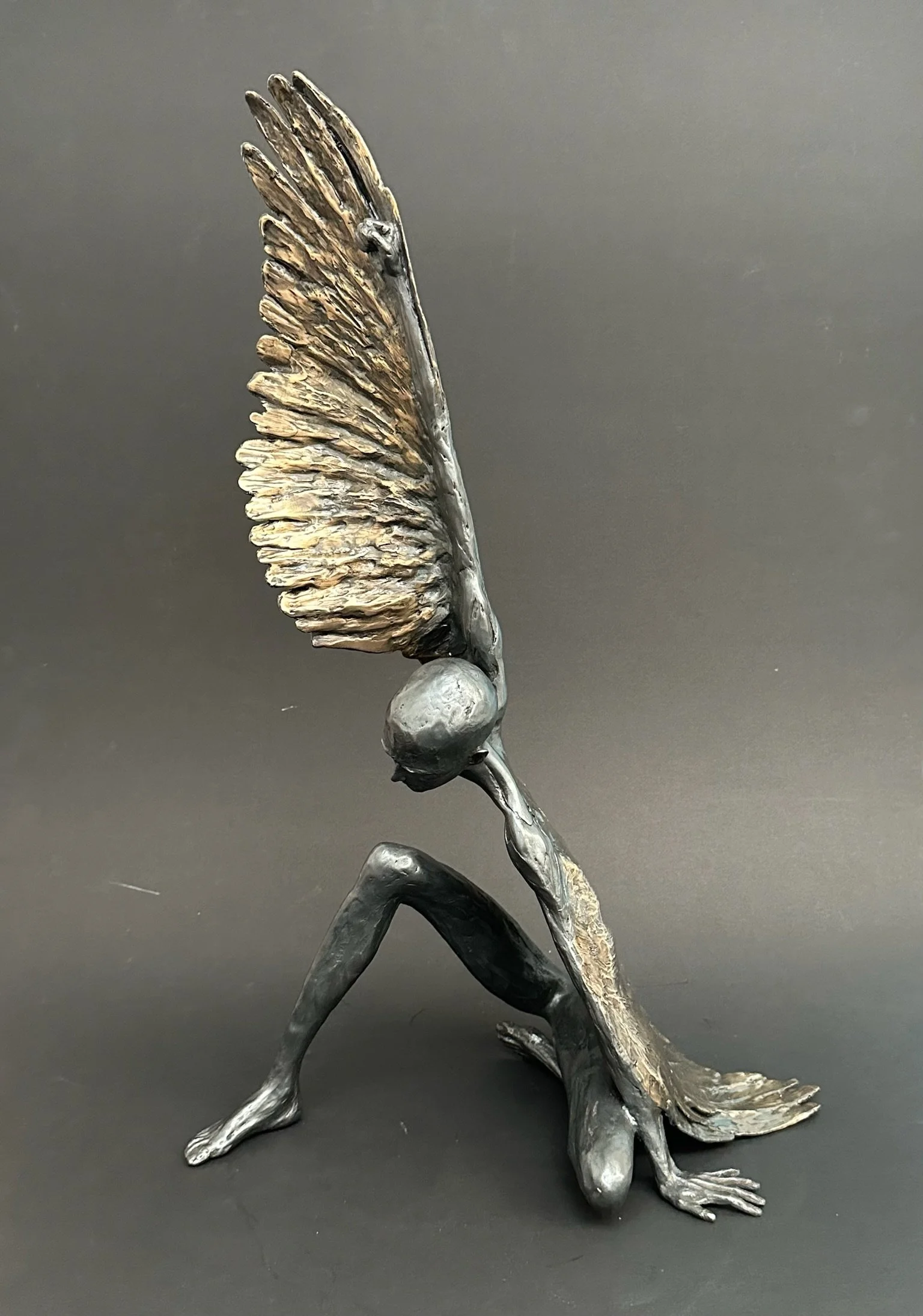  Sculpture originale de Romain Tiercin  Bronze  65 × 54 × 30 cm  Prix sur demande   nicolas@streetarthome.fr   06 44 06 71 73 