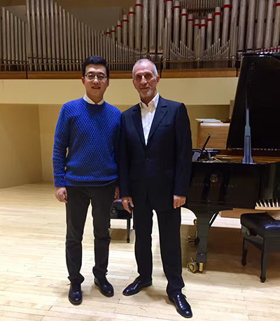 本文作者與Michel Kiener