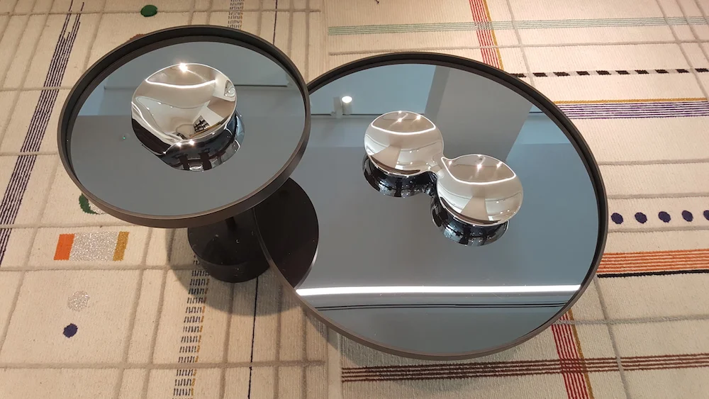 Silver Flowing on black table 