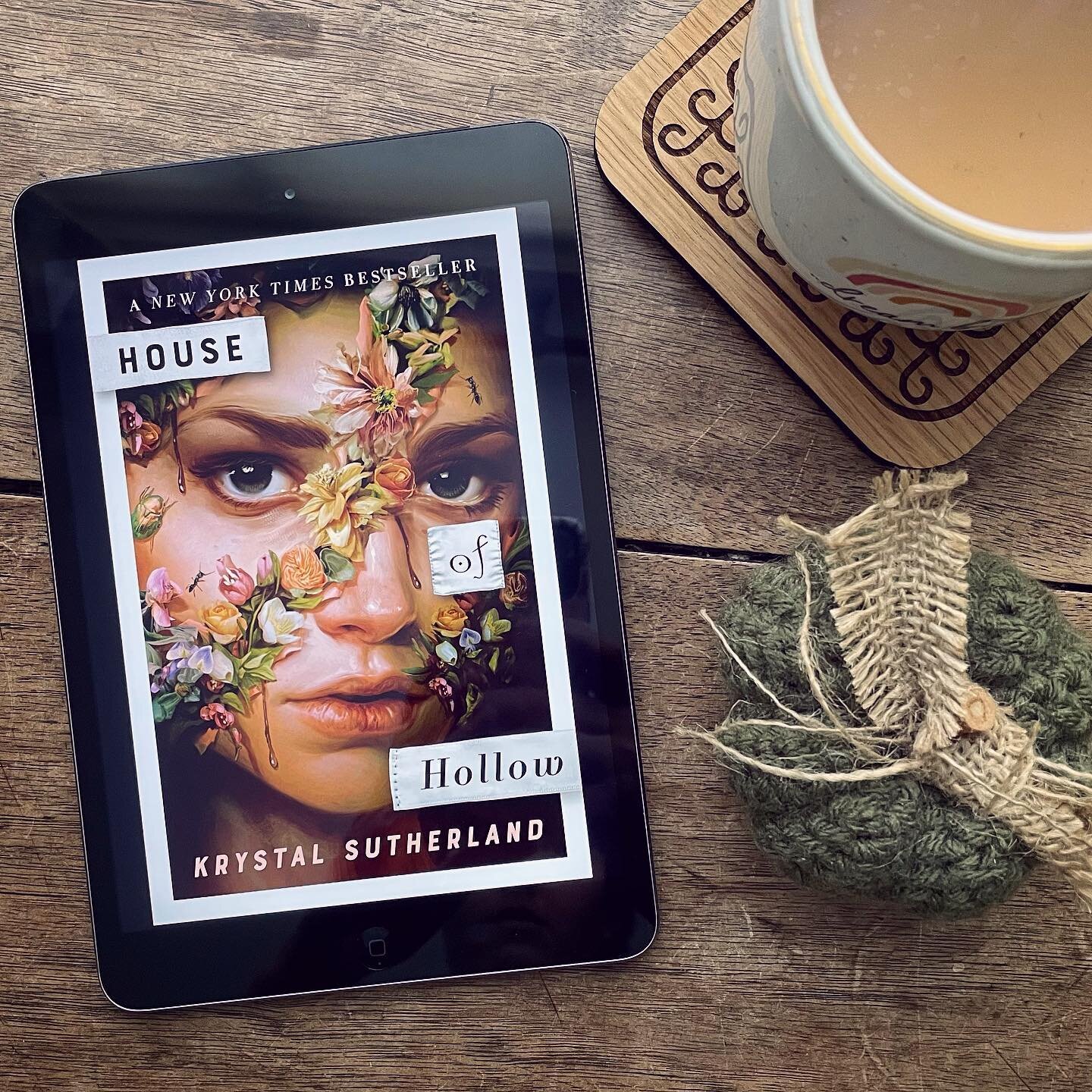 This weekend I finished reading &lsquo;House of Hollow&rsquo; by Krystal Sutherland, which I had had on my spooky season TBR for awhile now. I went into it unsure what to expect and I ended up loving it. The marketing calls it a &lsquo;dark fairy tal