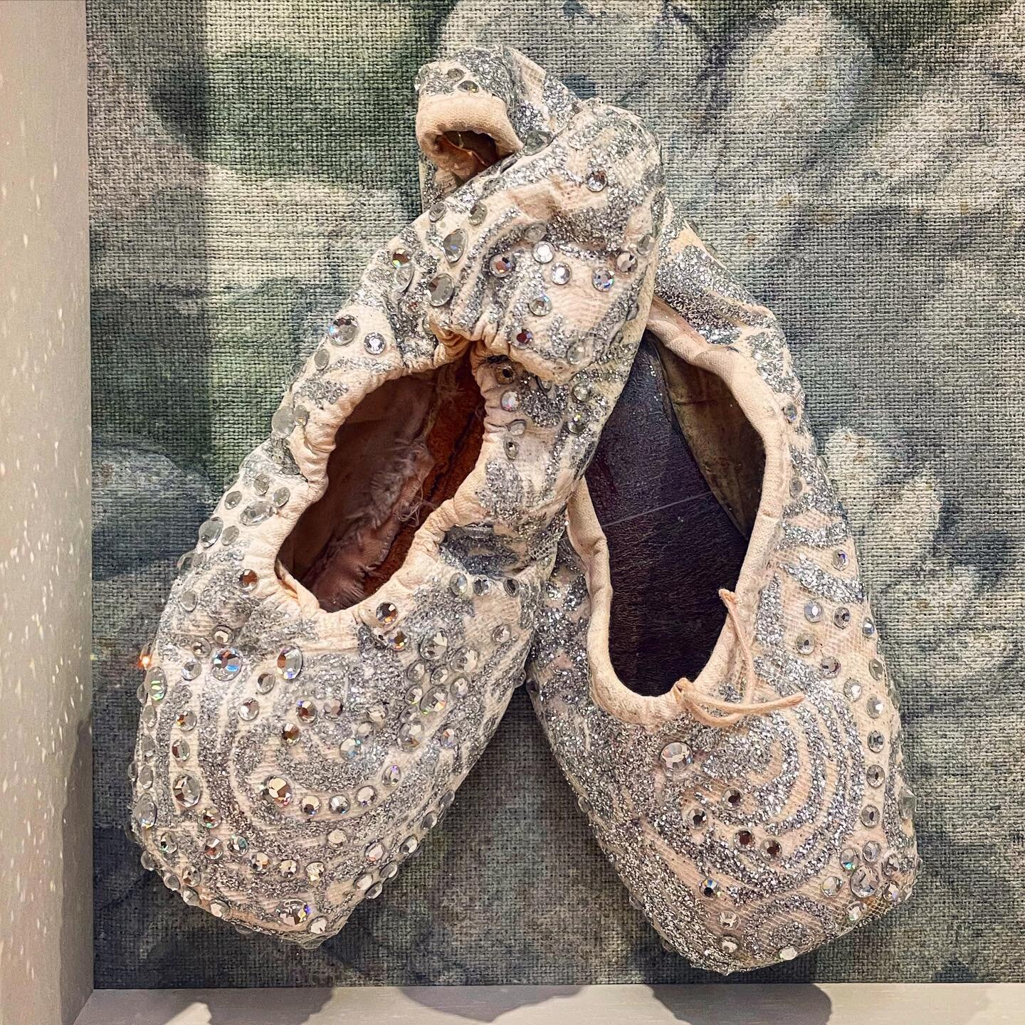 Today I visited the Royal Opera House in Covent Garden and I saw these beautiful &lsquo;Glass Slipper&rsquo; pointe shoes from a production of &lsquo;Cinderella&rsquo; on display. Aren&rsquo;t they gorgeous? ✨🩰✨
.
I adore pointe shoes. I took ballet