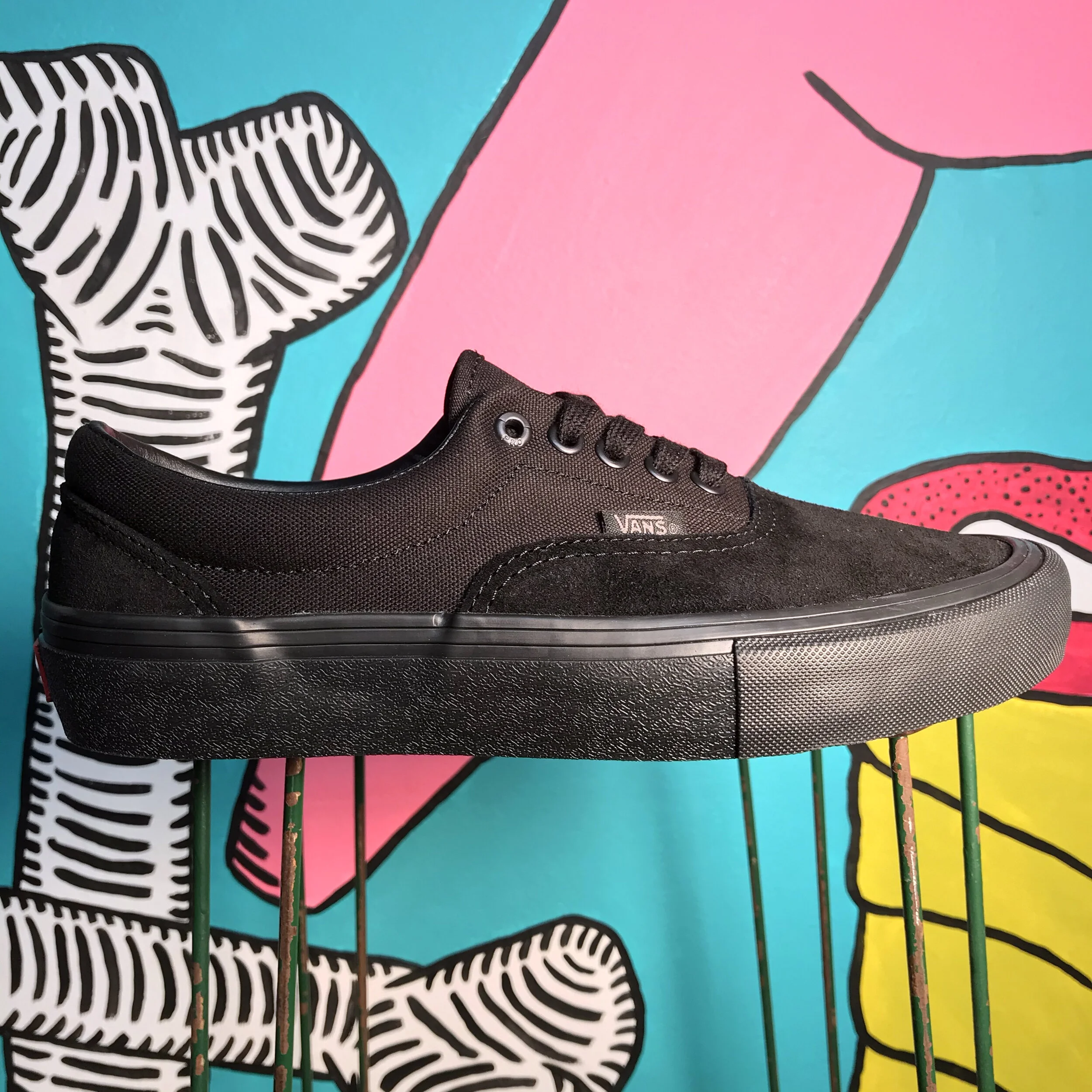 vans era blackout