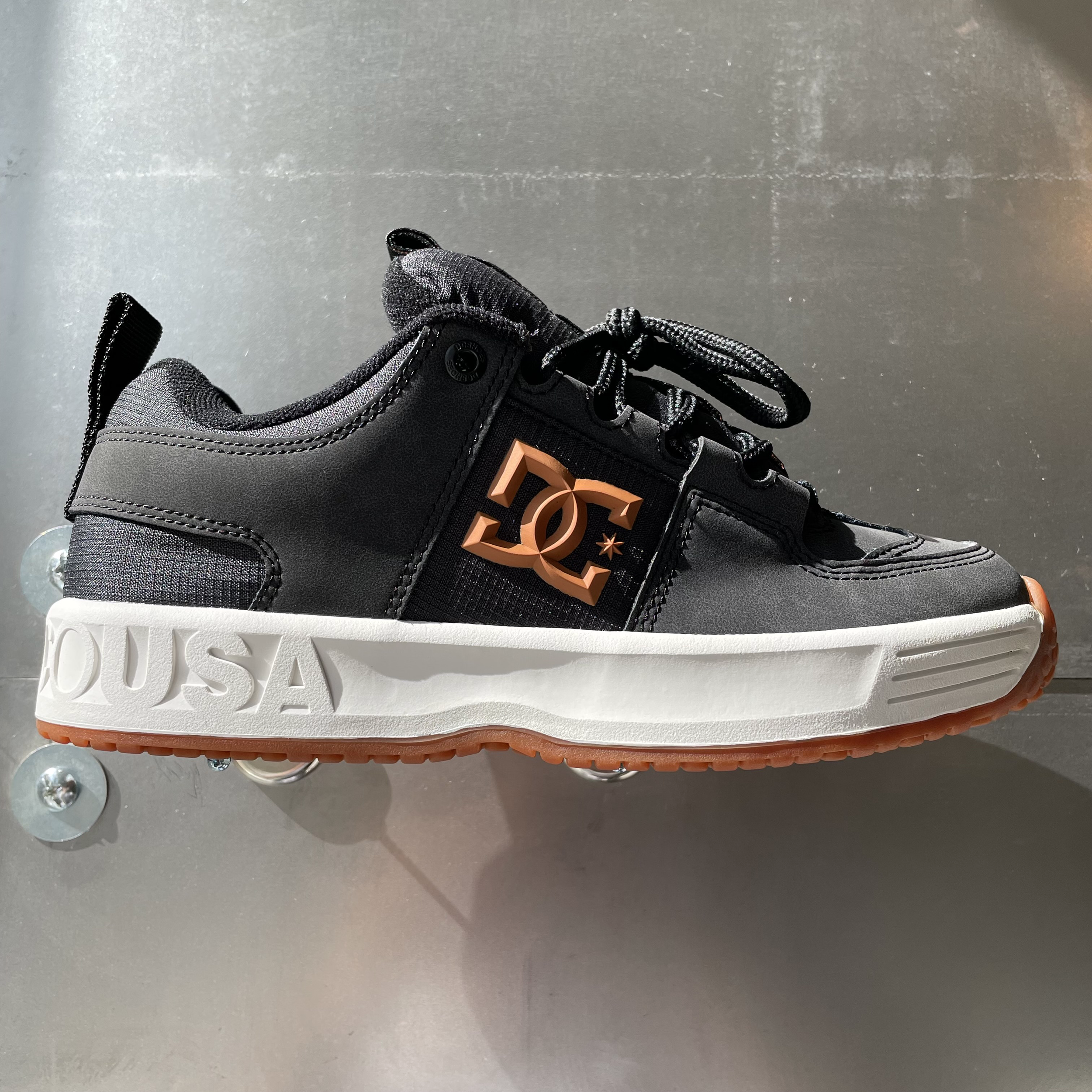 DC SHOE CO. USA LYNX OG JAHMIR BROWN 