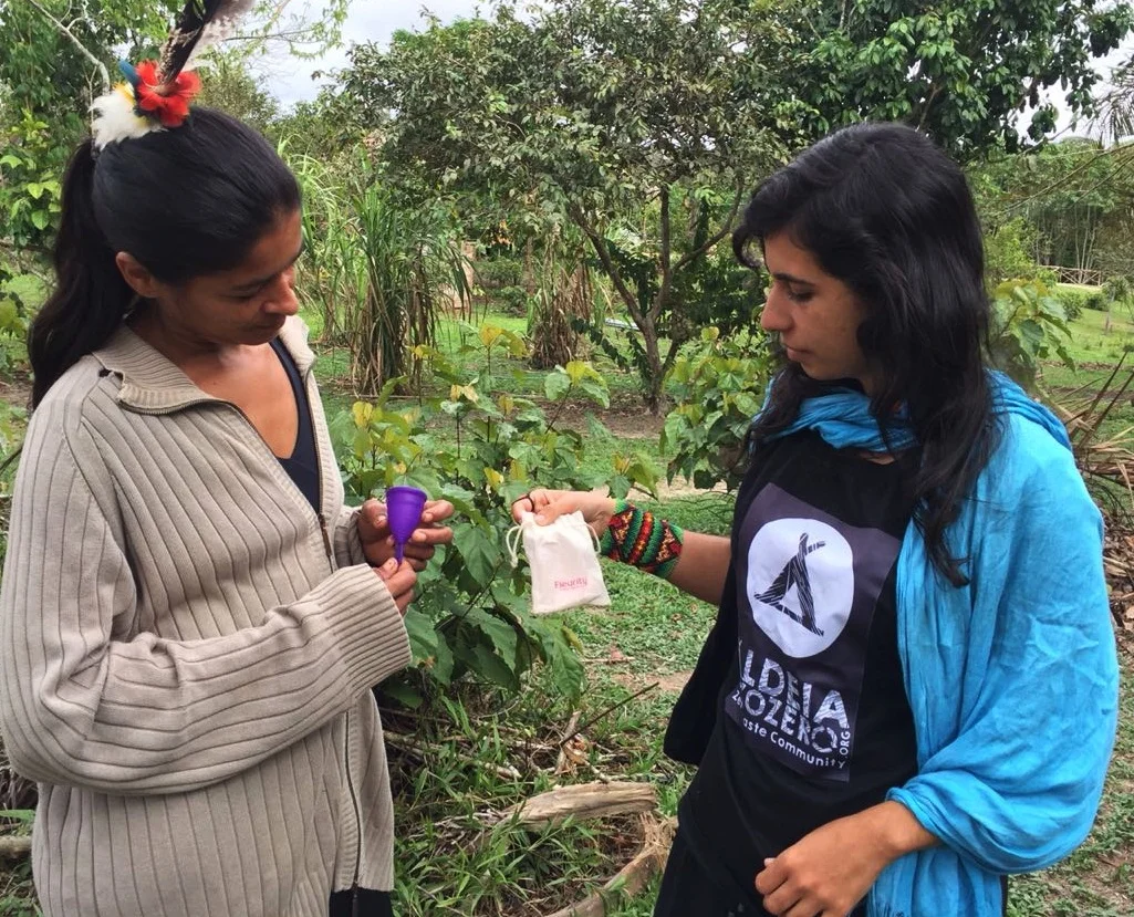 A Fleurity enviou os coletores em saquinhos ecológicos de algodão cru para evitar o lixo desnecessário das embalagens.