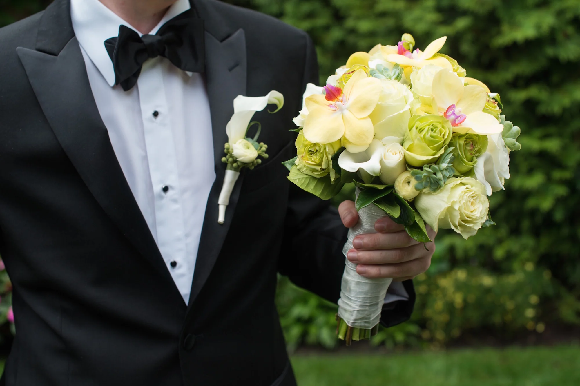 Westmoreland-Wedding-Groom-and-Bouquet.jpg