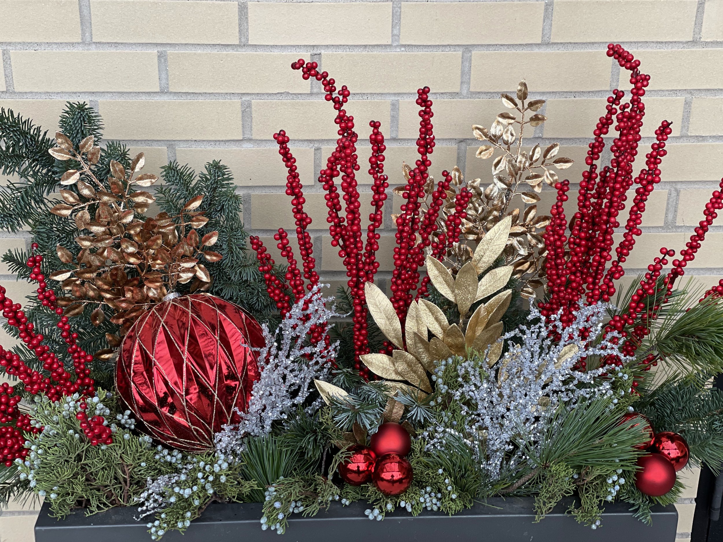 Holiday planter.jpg