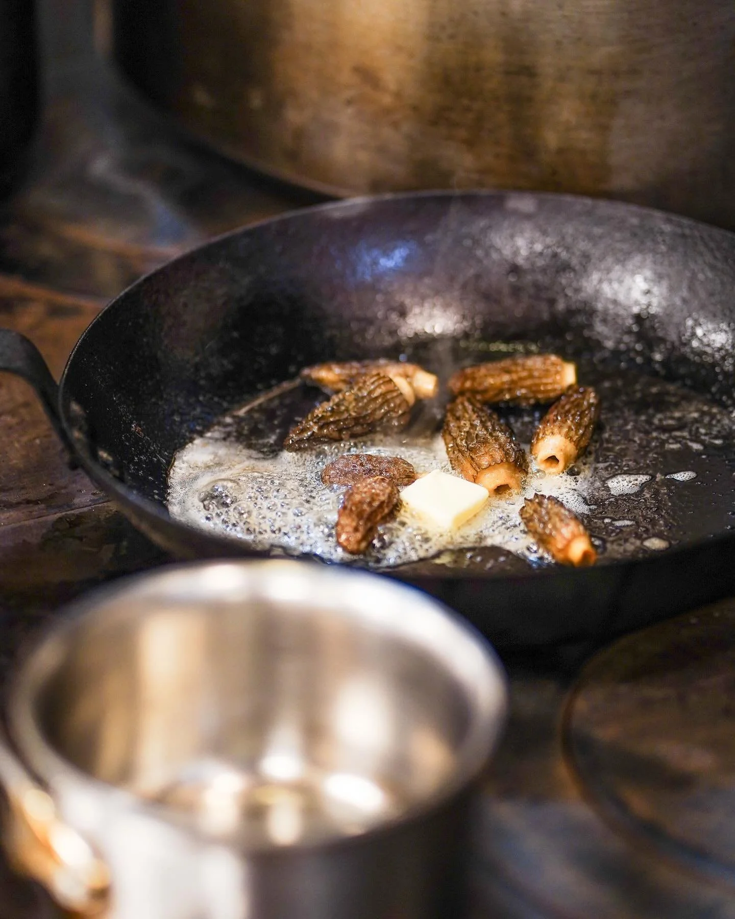 From earth to plate. 

#chicago #chicagophotographer #boka #bokachicago #seasonalingredients #ingredients #food #bts #sonya7iii #bokarestaurantgroup