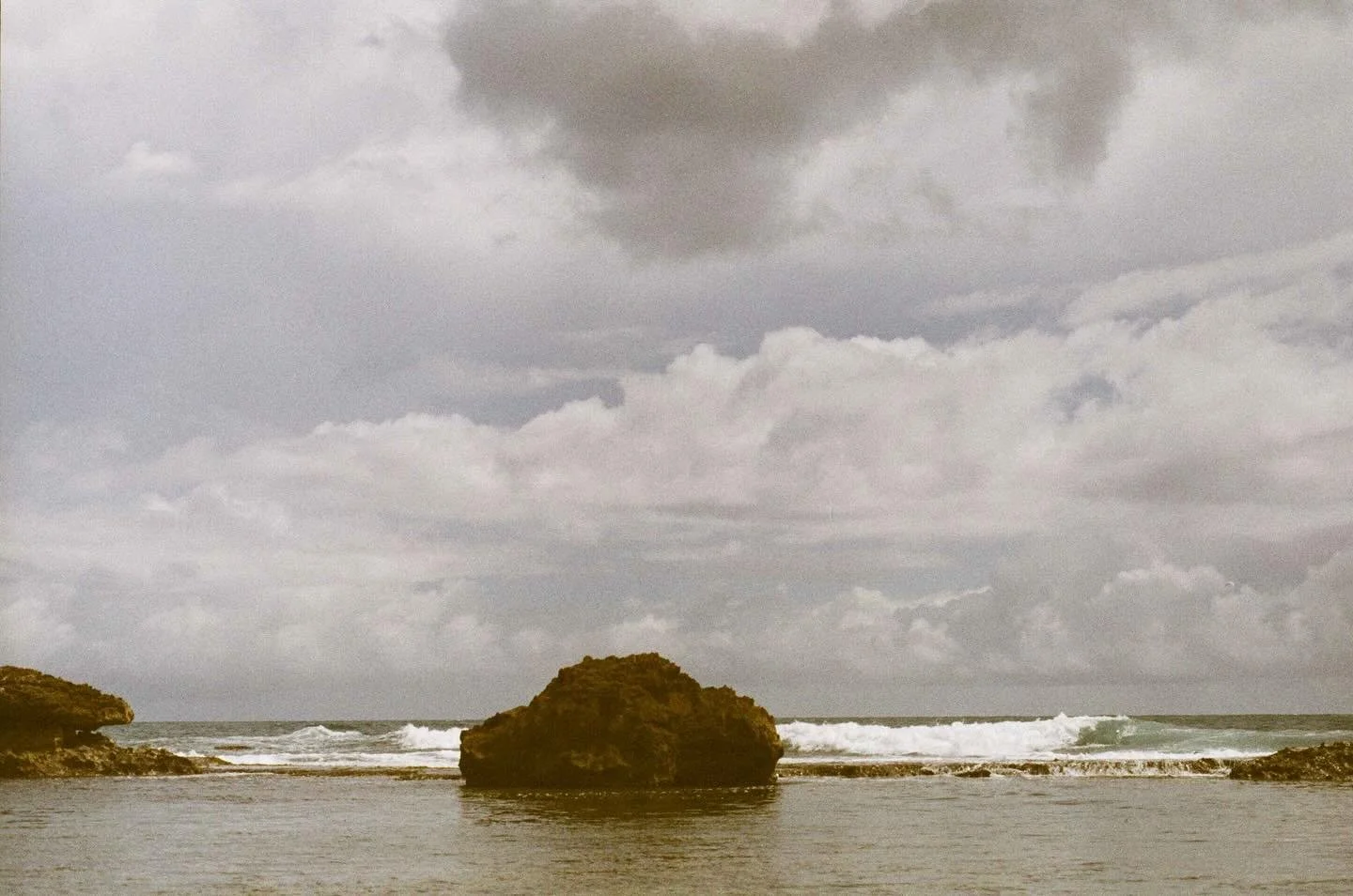 A beach in San Juan, Puerto Rico on 🎞️ 

May 2025

#film #photography #sanjuan #puertorico #minoltax700 Film developed by @nicefilmclub