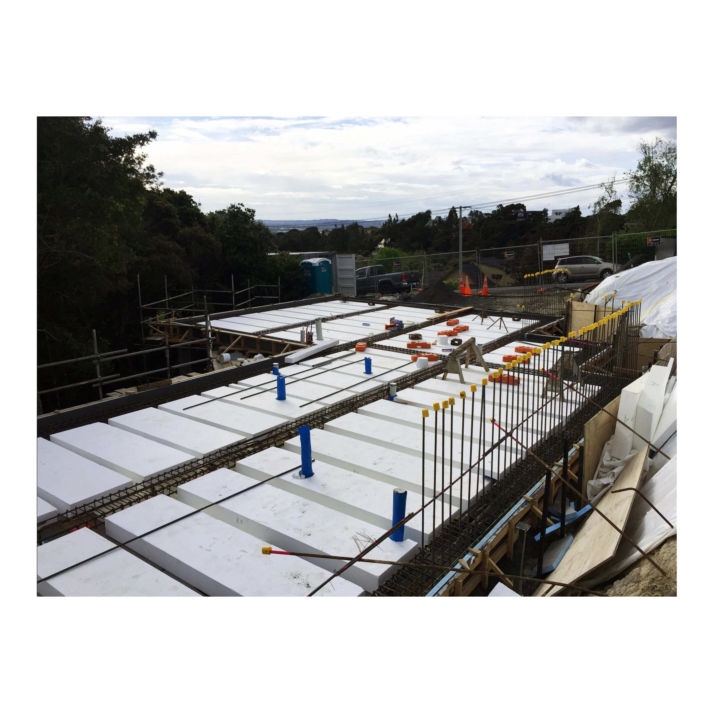 MAXRAFT INSULATED CONCRETE SLAB Fully Insulated MAXRaft® slabs are designed specifcally to increase the performance of your home from the foundation up.