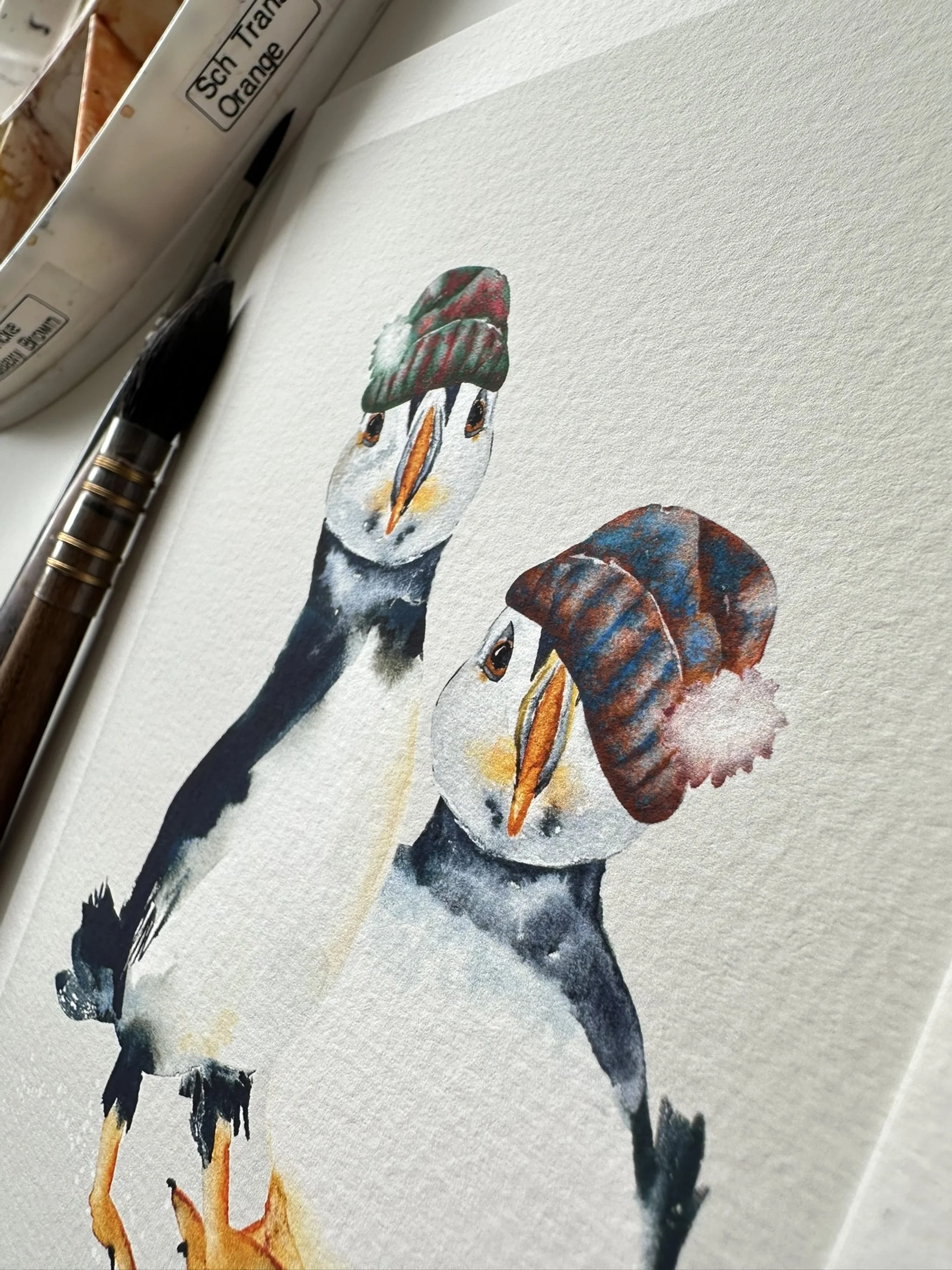 QS25 Puffin Festive Front Duo BKD desk view close.JPEG
