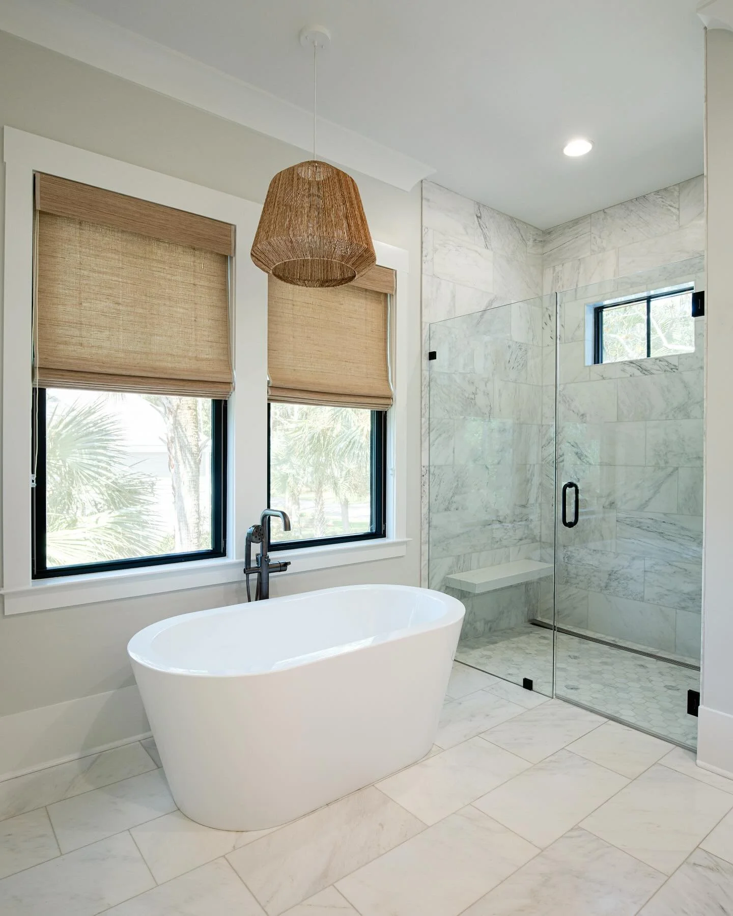 Where timeless tradition meets contemporary flair. ✨ This master bathroom balances classic luxury with modern design &mdash; marble tiles in a larger size create a sleek and contemporary feel, while the material and layout keep things rooted in tradi