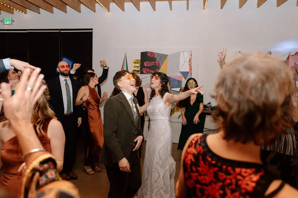 Liz &amp; Lizzy - Space Annex