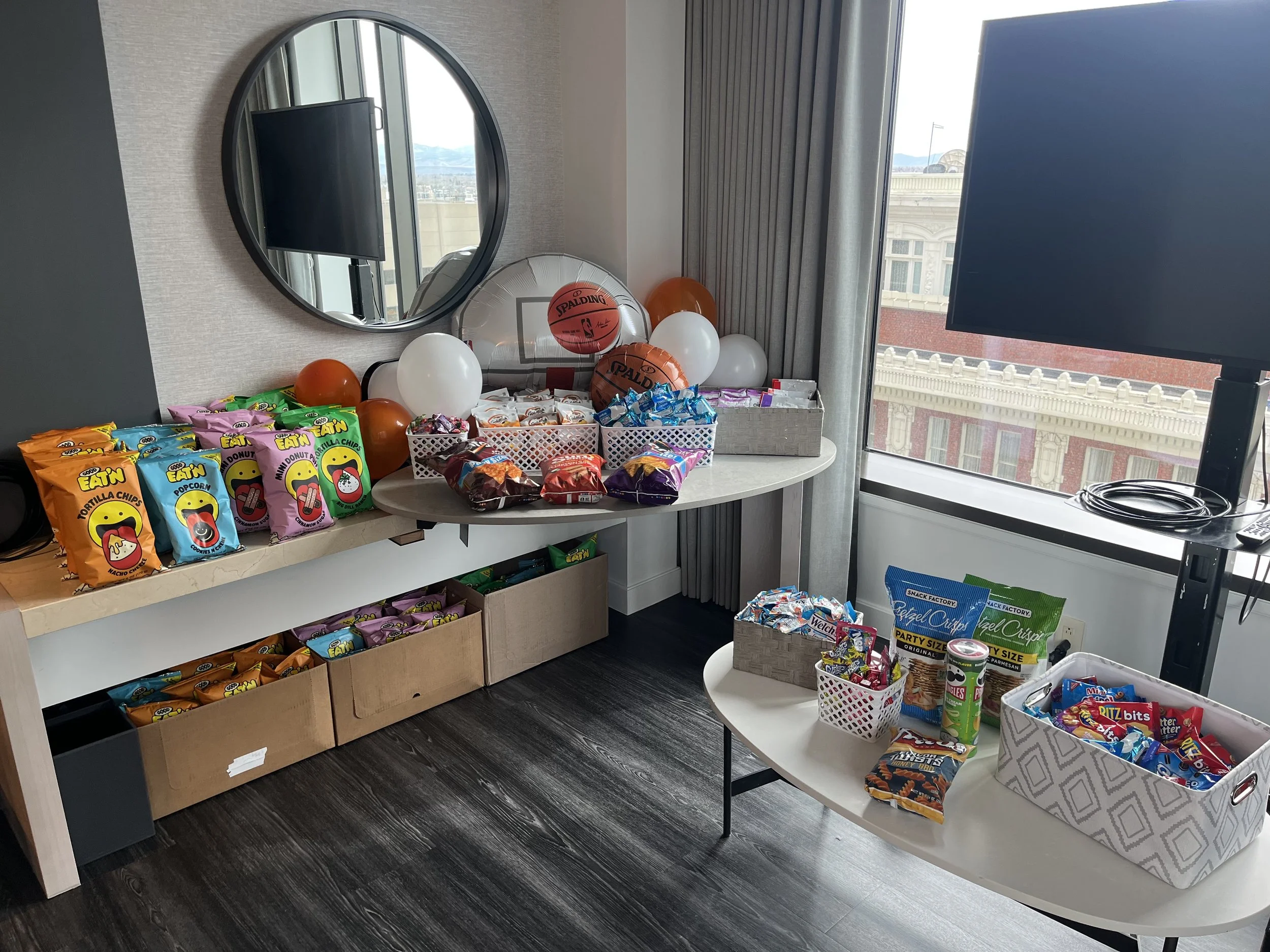 Phoenix Suns: Welcome Room Setup! 