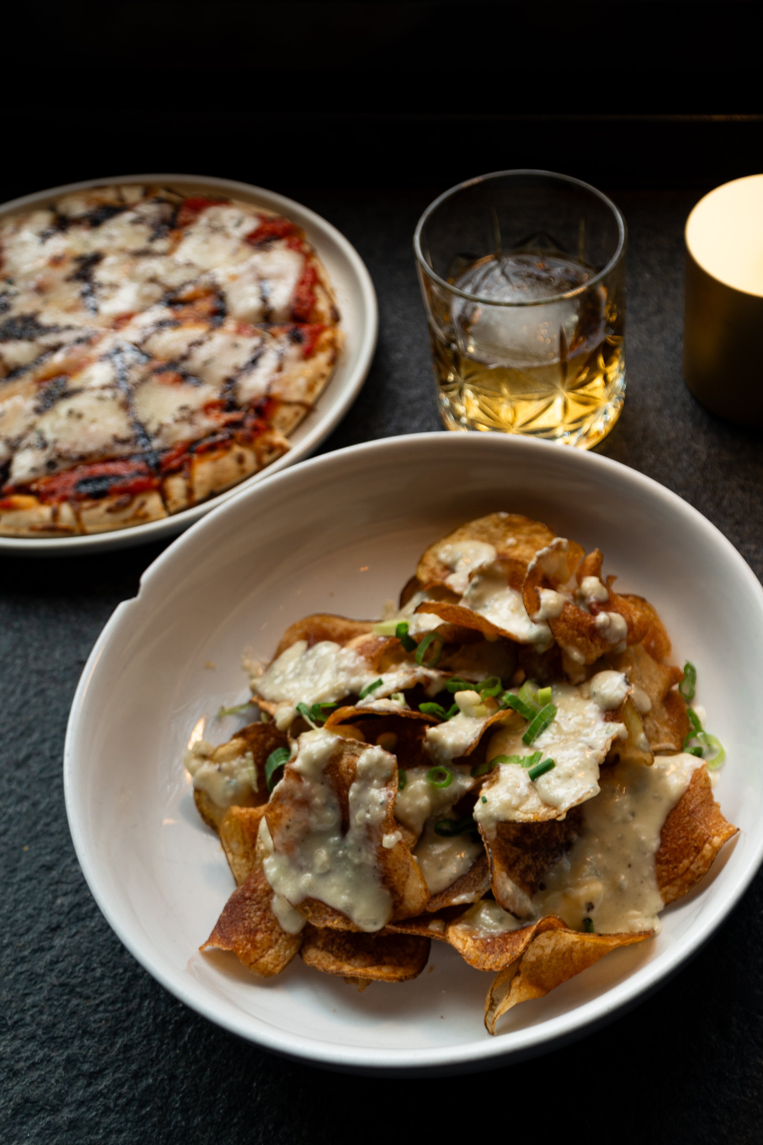 Gorgonzola chips and pita pizza