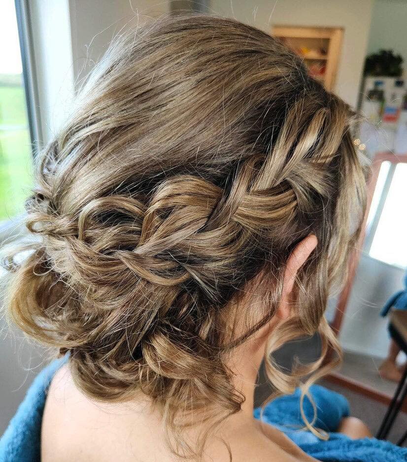 Wedding Season 🥂🥂

Robyn is amazing at all things hair-up and created this beautiful look! 

#wedding #weddinghair #hairup #hairupdo #salon #hairdresser