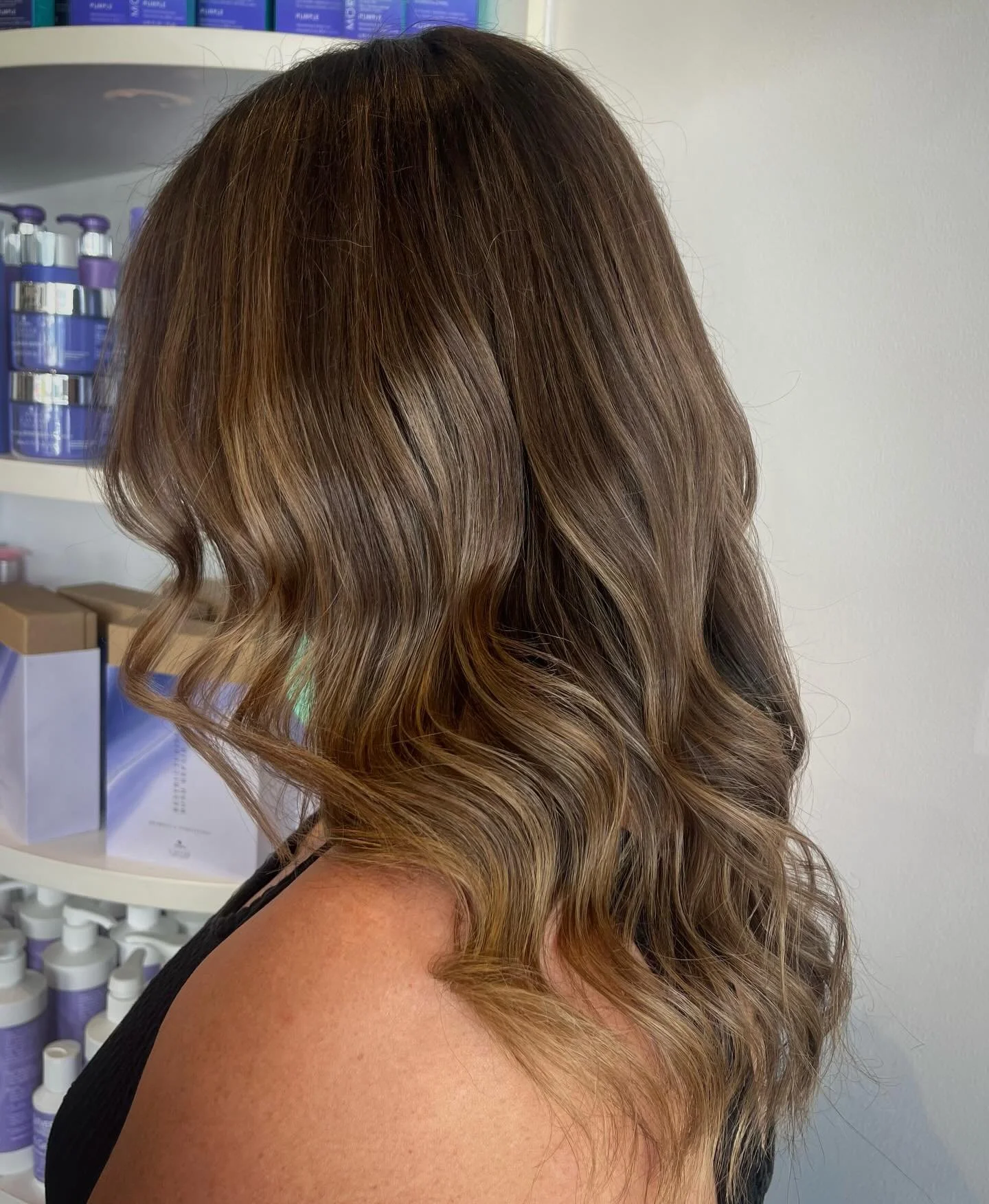 Obsessed with this soft, dimensional bronde🤎✨
Seamless blends, lived-in tones and those effortless waves to finish.

Who&rsquo;s ready for a glow up? 💫 Book your next appointment and let&rsquo;s create magic

#schwarzkopfvibrance #schwarzkopfnz #gh
