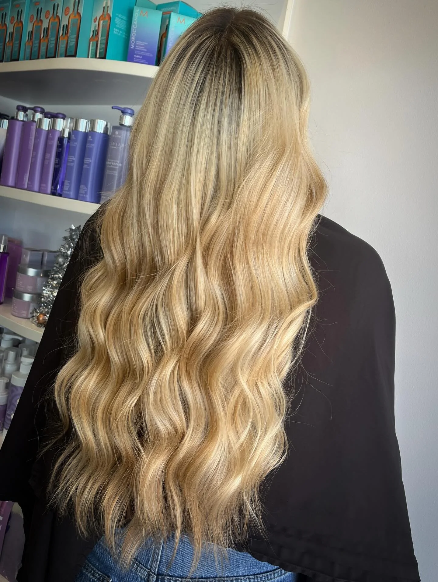 Throwback to xmas time! Don&rsquo;t feel like we gave our real life Rapunzel client enough credit 👸🏼

#schwarzkopf #morrinsvillesalon #silverscissors #blondehair #ghd