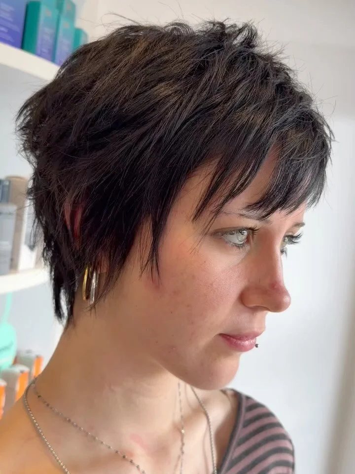 Texture, movement, and a whole new vibe. Obsessed with this transformation! ✂️

Cut created by Jo 🖤

Swipe for the before ➡️