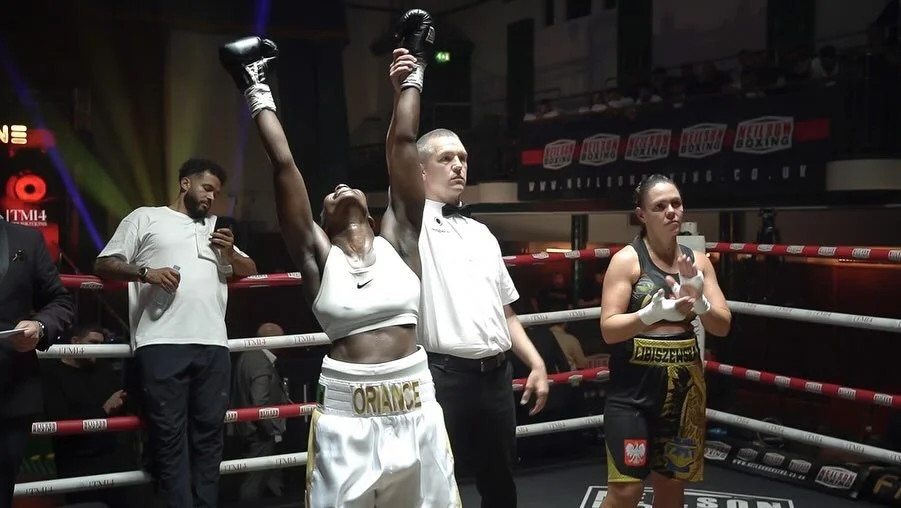 So so so PROUD of our coach @iamoriance winning her debut pro fight by unanimous decision 🥊 
Ori leads our Monday classes at @better_oasissportscentre . Beginners welcome! Details in bio 🏳️‍⚧️ 🏳️‍🌈