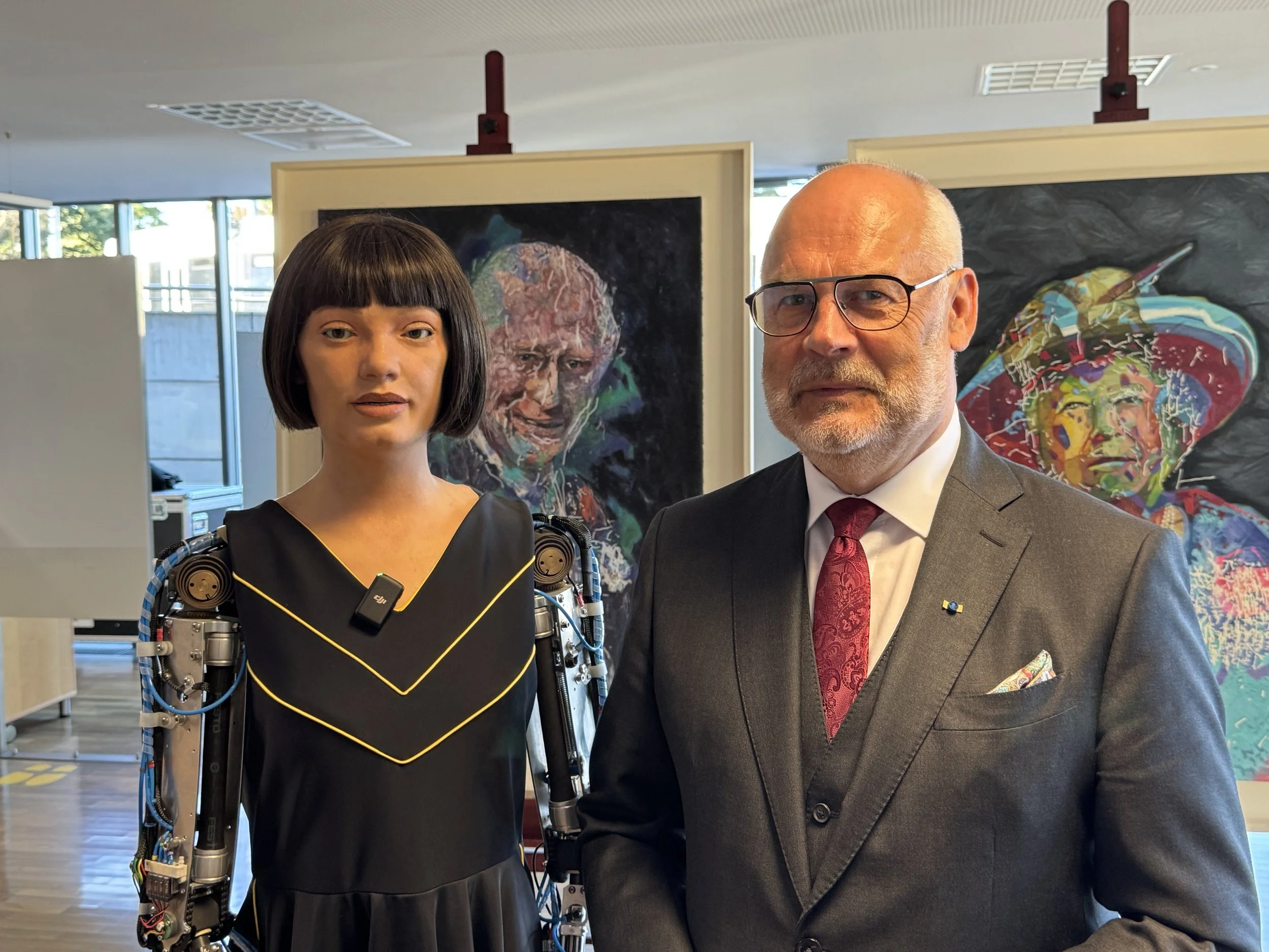 Ai-Da Robot meets President Karis