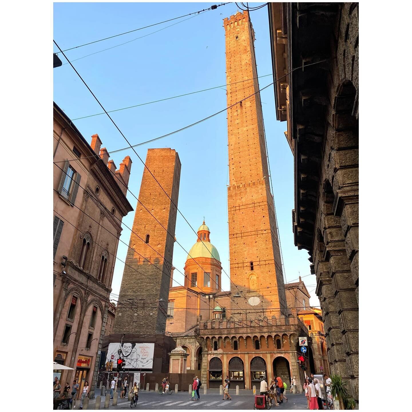 Thinking a lot about travel and exploring new places, particularly about Italy. Maybe it&rsquo;s the blue Monday effect but I&rsquo;m craving some sunshine and warmth 🇮🇹

1. Two Towers
2. Via Dell'Indipendenza 
3. Porticoes of Via Castiglione
4. Ro