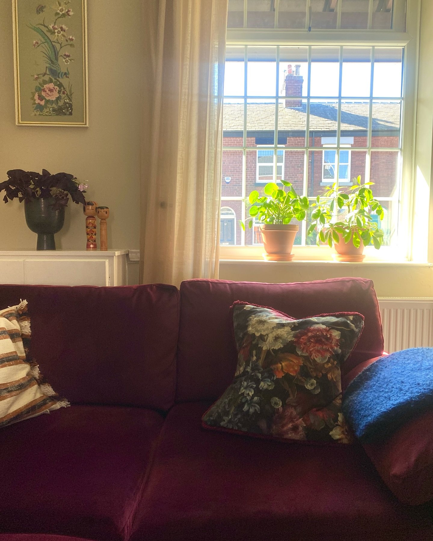 Prioritise. Cosy 

I have a blanket to hand even in the warmer months, just to be cosy. I&rsquo;m a January baby 😂👵🏼 

#cornerofmyhome #myperiodhomestyle #myperiodhome #victorianhome #victorianterrace #myvictorianhouselove #burgundysofa #cosylivin