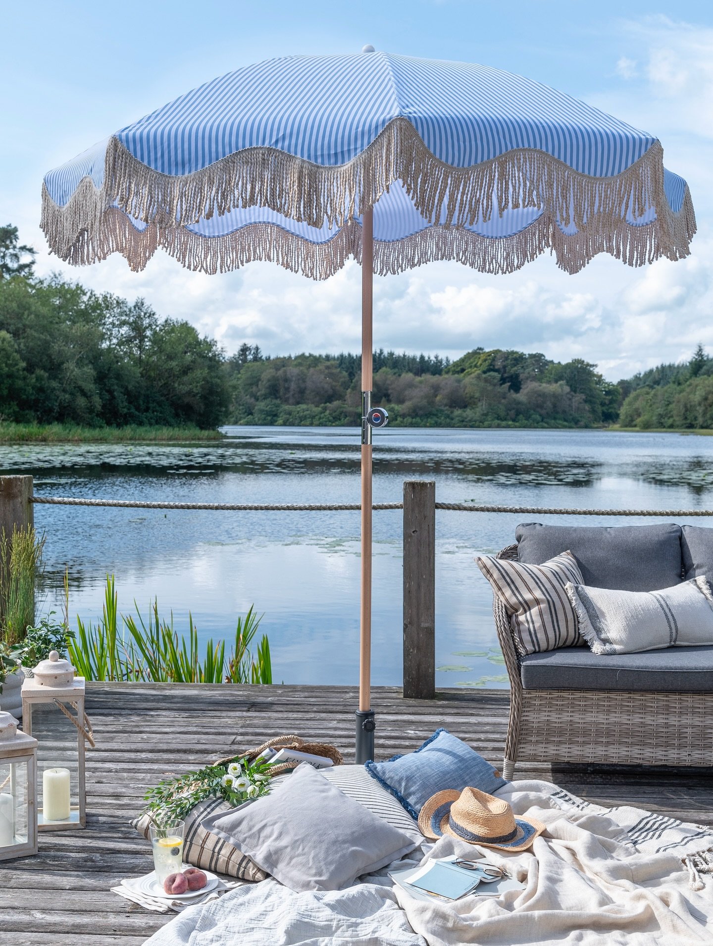 Bit warm in the studio today&hellip; ☀️🤩🥳
Some suitable summery archive shots from a gorgeous location shoot at a stunning lakeside home in Sedbergh, Lake District, with a little BTS in the mix. 

For @georgehome 
Styled by me 
Shot by @simon_dodds