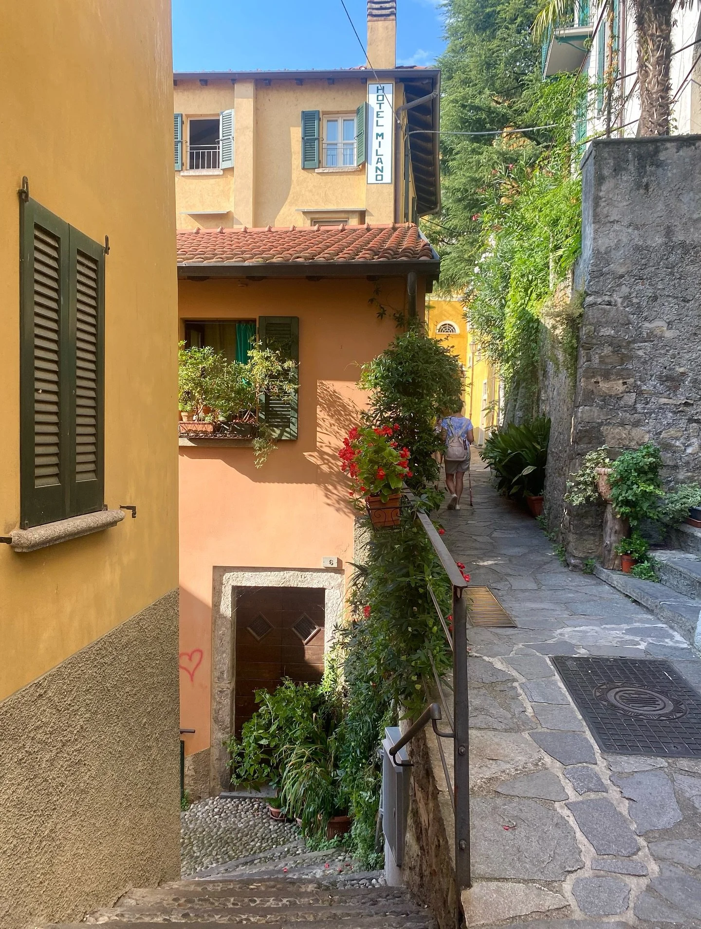 Never not thinking about Italy 🇮🇹 
Some of my favorite moments from past adventures. counting down the days until I&rsquo;m back in beautiful Verona ☀️ 

1-4 Varenna
5-6 Menaggio 
7 San Pellegrino 
8-10 Lierna 
11-15 Milano 
16-18 Bergamo
19-20 Bol