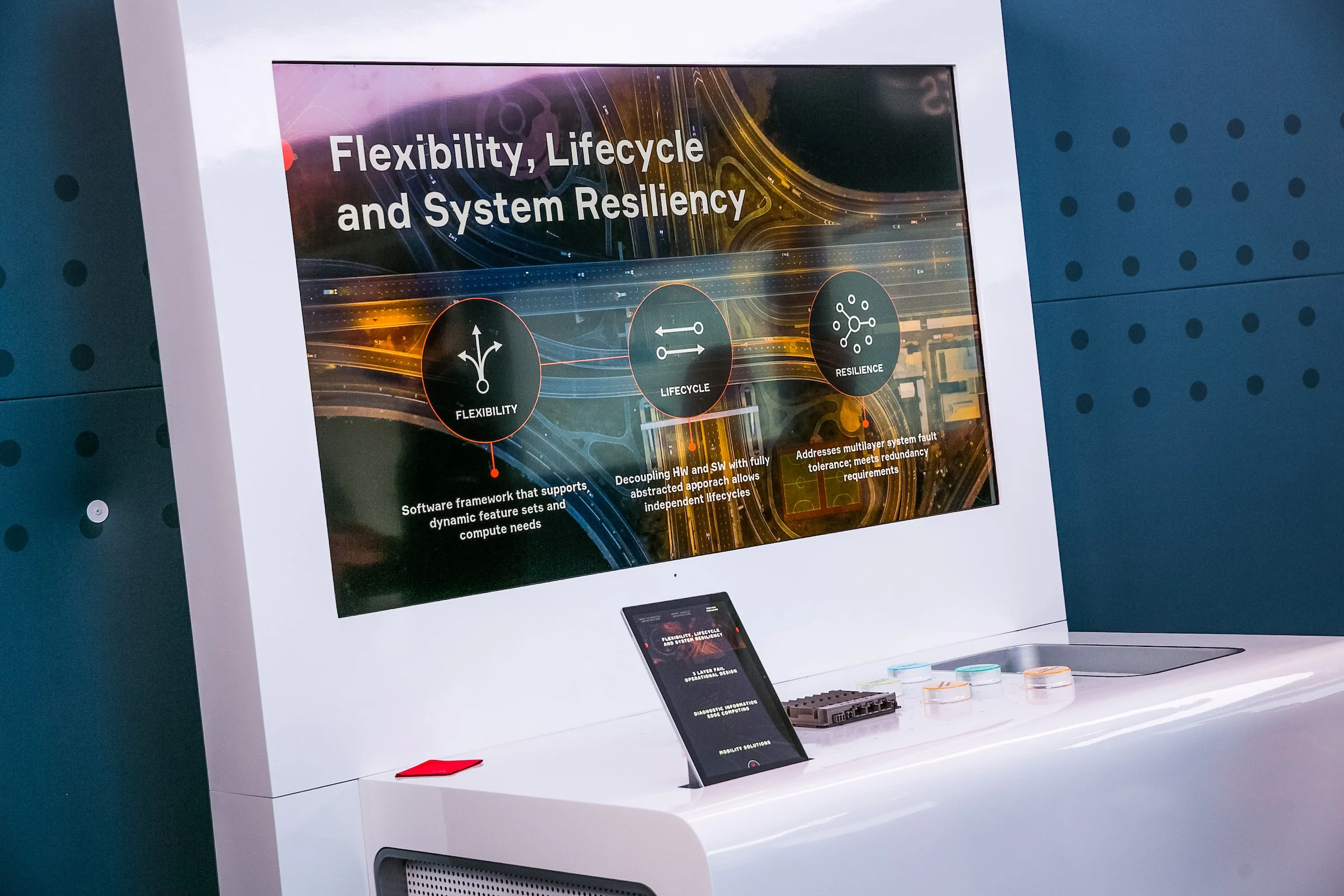 aptiv-ces-2018-display.jpg