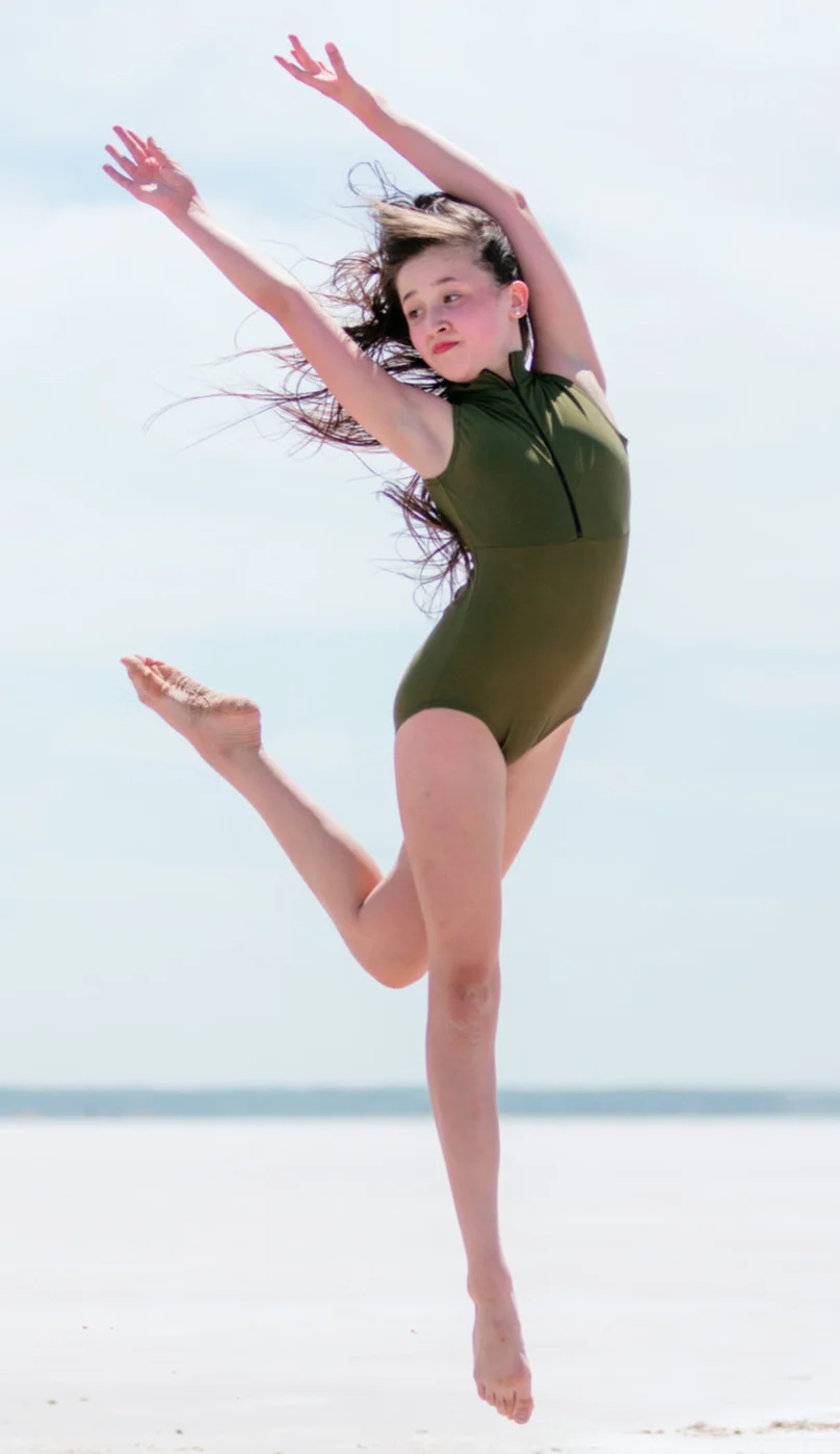 83125 Zip Front Solid Back Leo