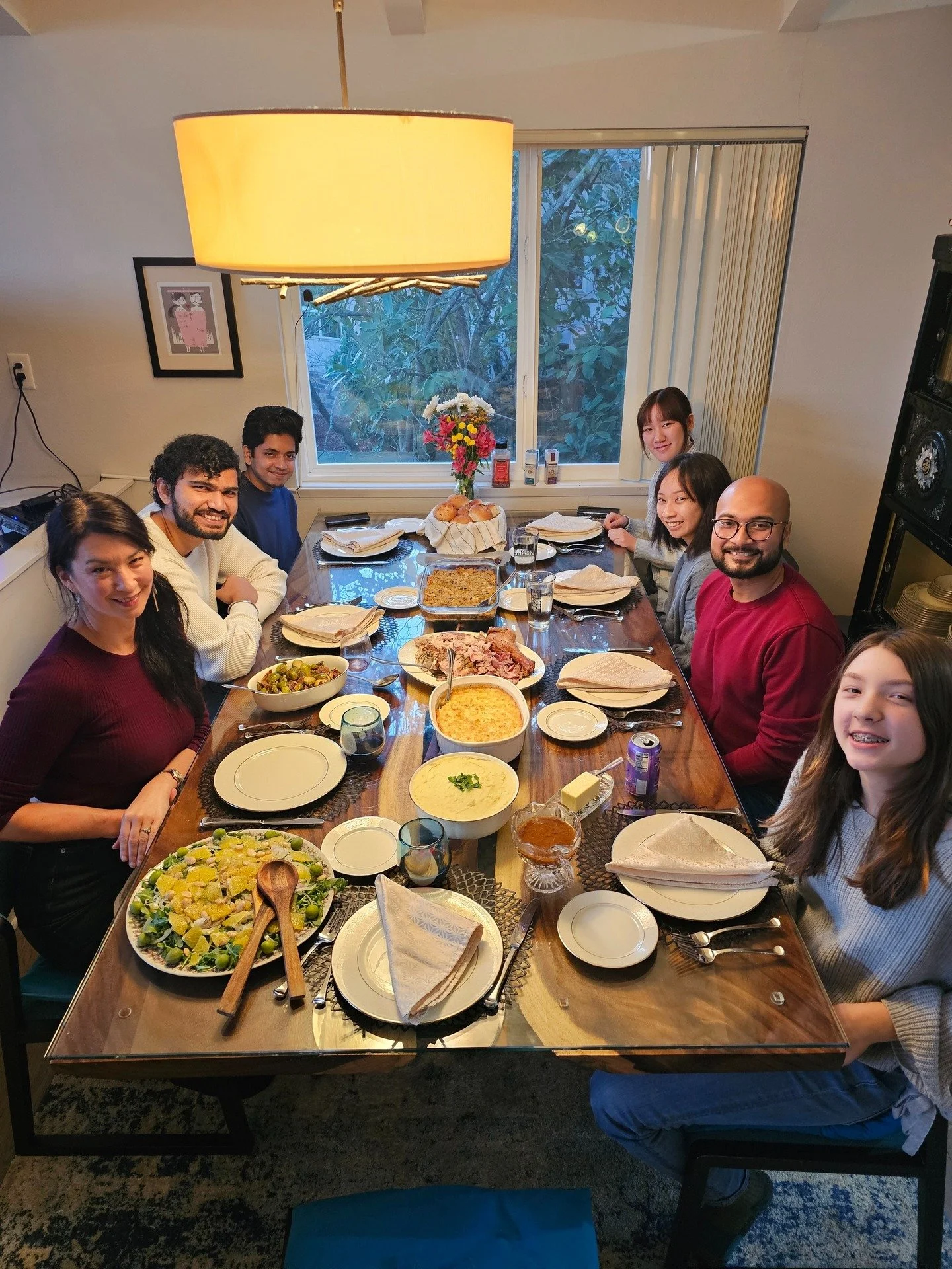 Experience Thanksgiving
Sharing Thanksgiving dinner with local hosts in their home is a unique cultural experience. FIUTS students are invited to sign up to be matched with a host for this occasion. Our hosts live all over the greater Seattle area an