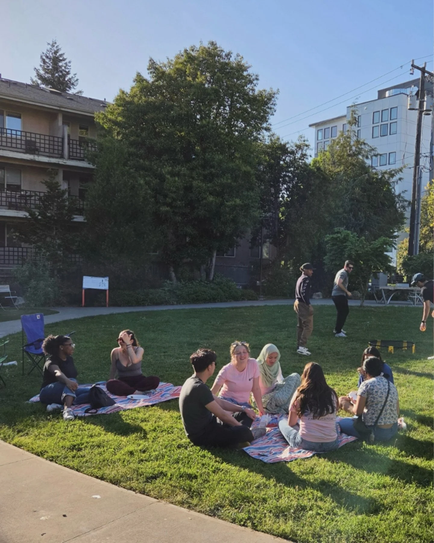BBQ &amp; Game Night Recap 🍔🧺 

Thank you to everyone who hung out with FIUTS last week! We hope you enjoyed the food, games, and good company ☺️ We look forward to seeing you at our next event! 💙

#fiuts_nw#universityofwashington#seattle#fiuts#bb