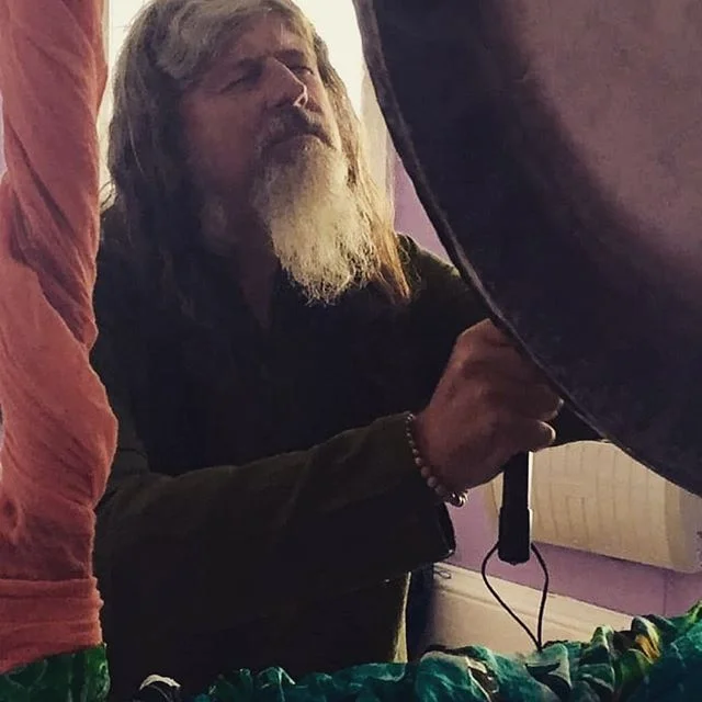 There&rsquo;s a horrid weather front coming in sadly this weekend. What to do? Come to ekam this Sunday 11-1pm for a 2 hour very special SOUNDBATH with Ernest Lee who&rsquo;s currently touring the southwest with his magical vibration. Booking is esse