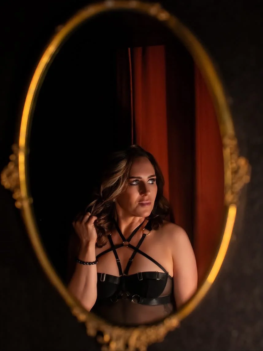 One hour left, babe.

So let&rsquo;s talk about what you are really paying for when you book a boudoir session.

It is not just photos.
It is not just lingerie.
It is not just a date on a calendar.

Here is what you are actually investing in:
&bull; 