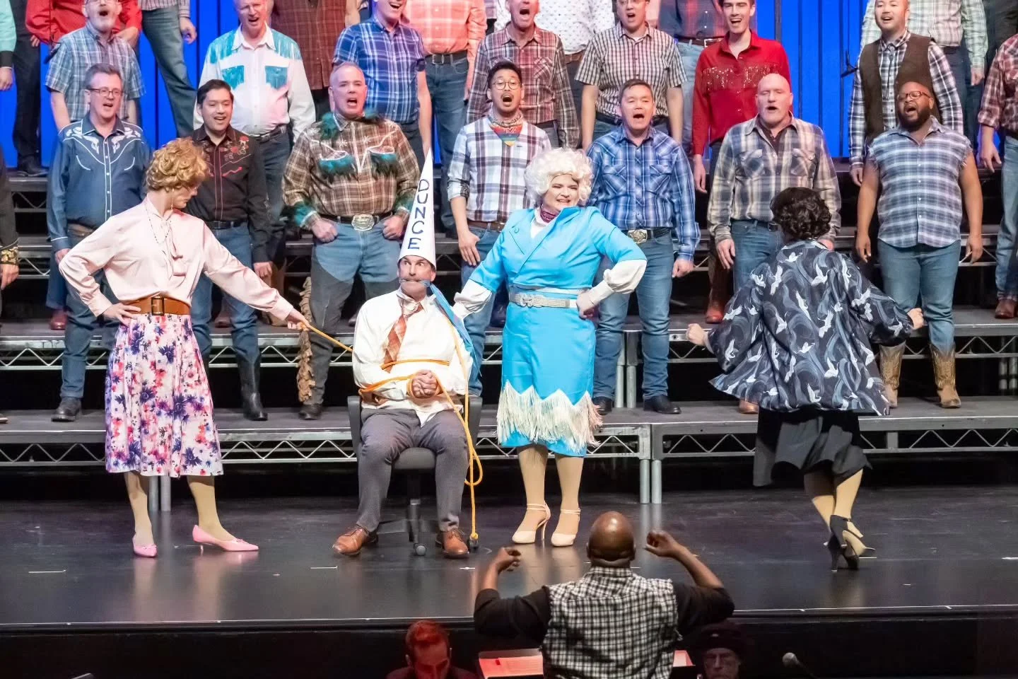 A throwback to Rhinestone Cowboys when Judy, Violet, and of course Doralee taught Mr. Hart a lesson or two. Just a little something to get your though this Thursday afternoon. 

#menalive #9to5 #dollyparton #orangecounty #throwbackthursday