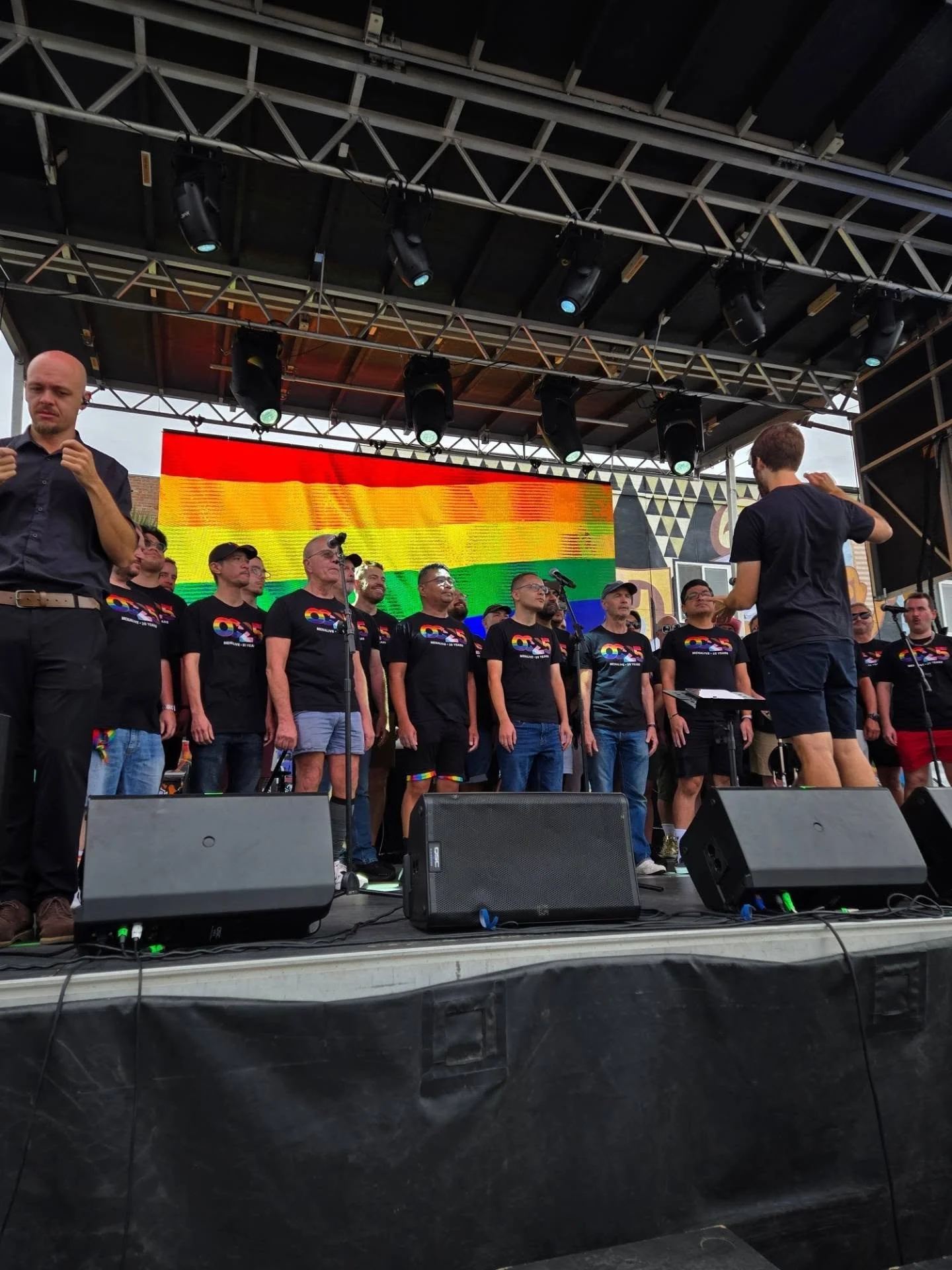 What a way to kick off @oclgbtpride today! 🎉 Celebrating 25 years of song and community! Don't forget to stop by our @voicesaliveoc both to sign up for @menalivechorus and @pridealiveoc too. We'd love to hear those voices. 

#ocpride #orangecounty #