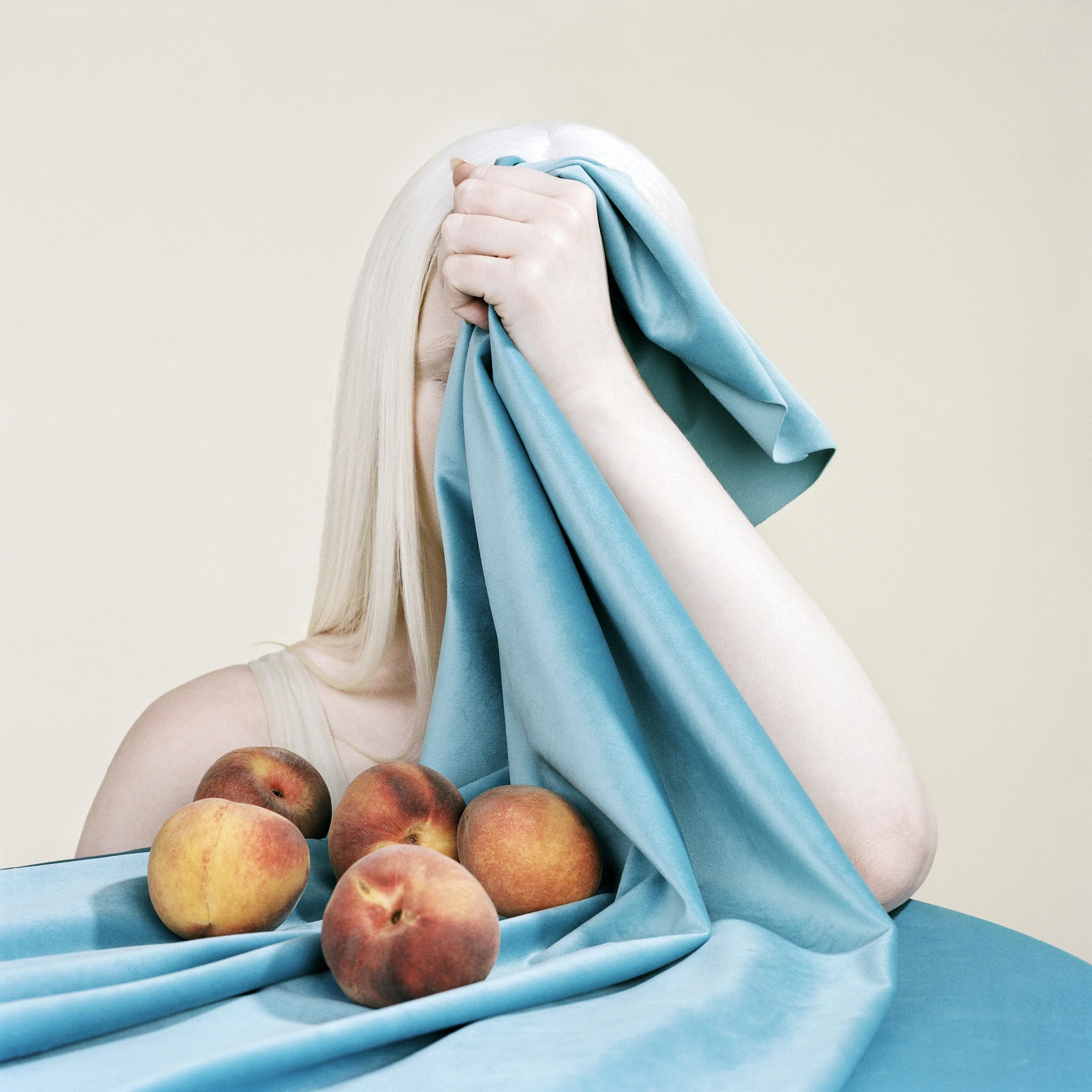 Peaches and Velvet, 2018, 100x100cm