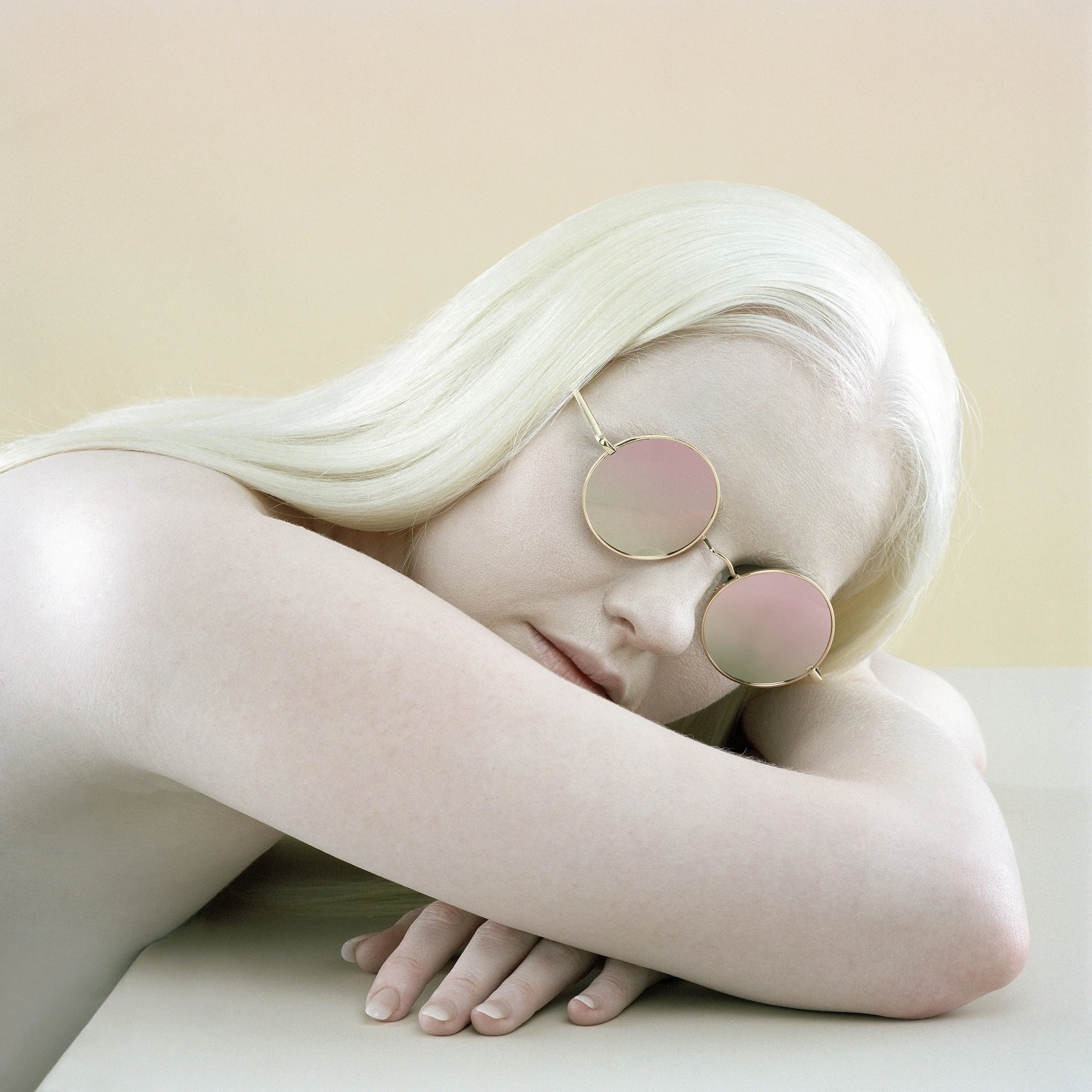 Lauren with sunglasses, 2019, 100x100cm